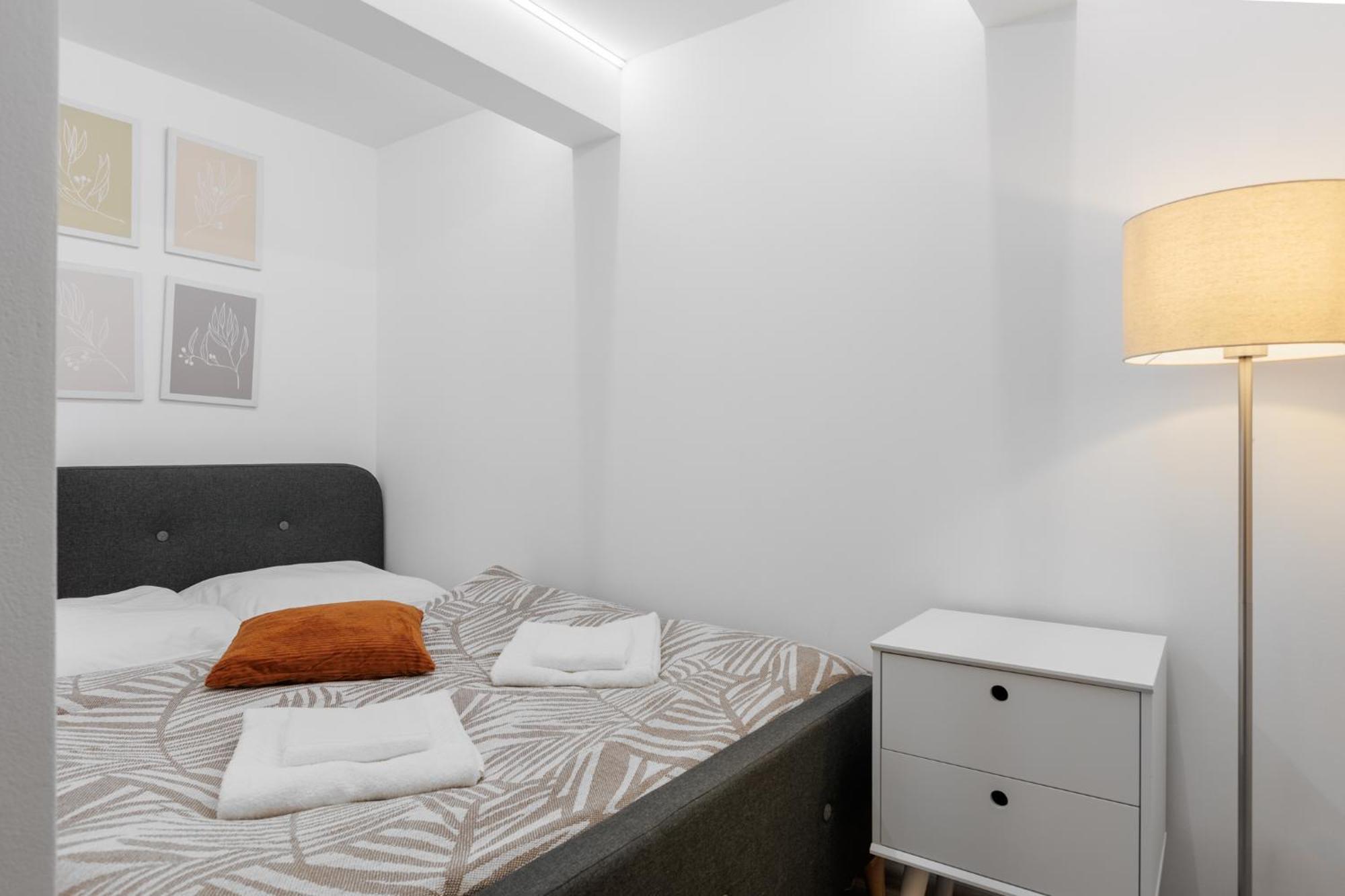 2 Bedrooms Near The Metro *