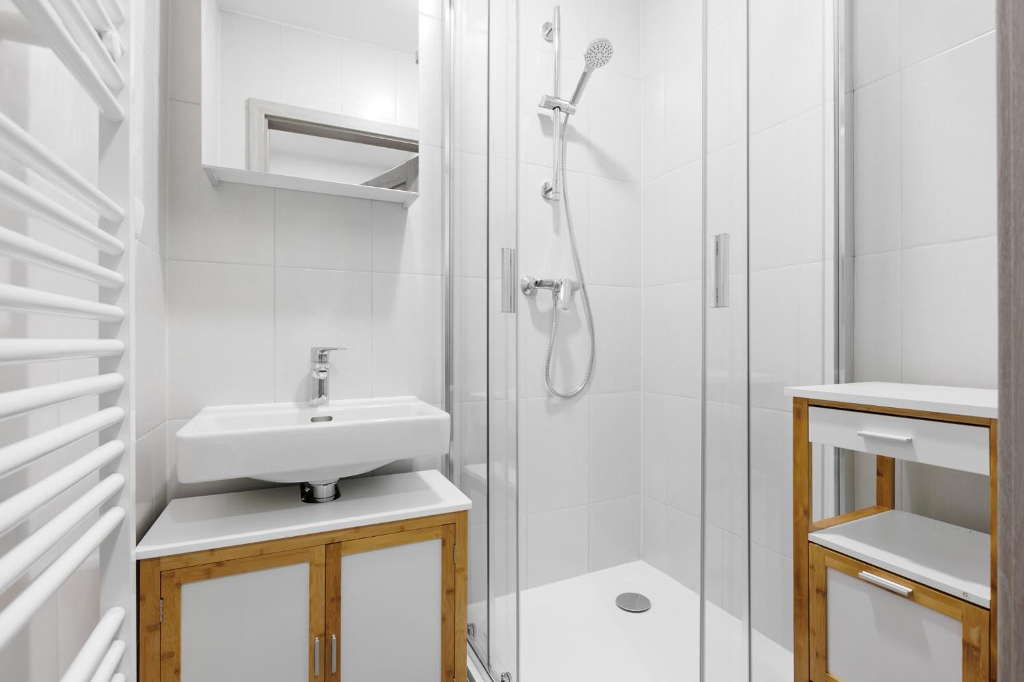 Lägenhet 2 Bedrooms Near The Metro *