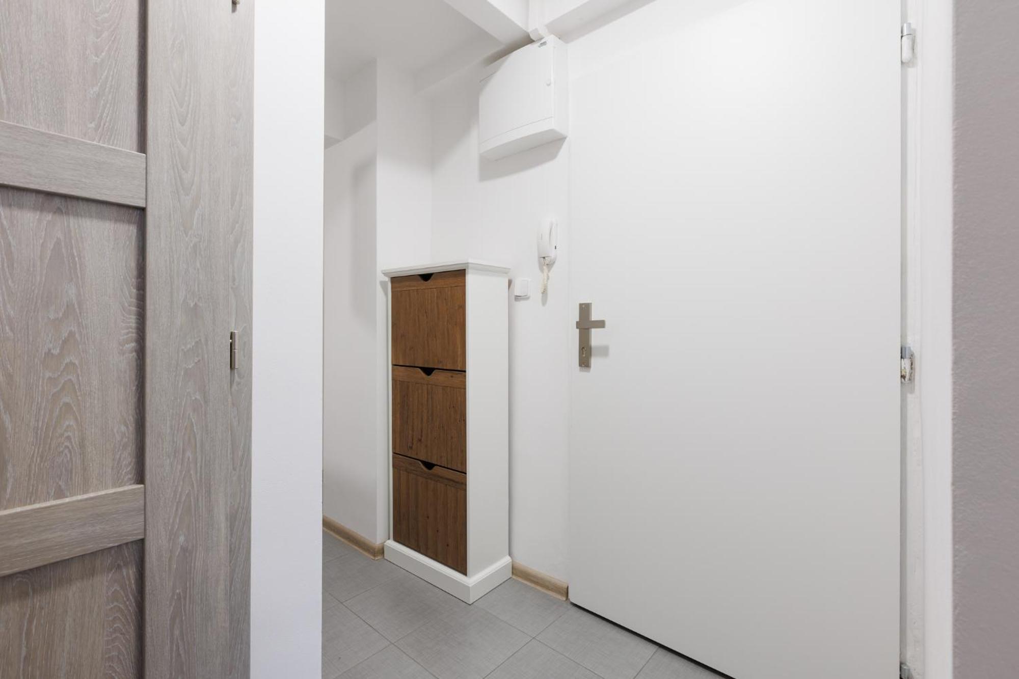 2 Bedrooms Near The Metro Lägenhet Prag