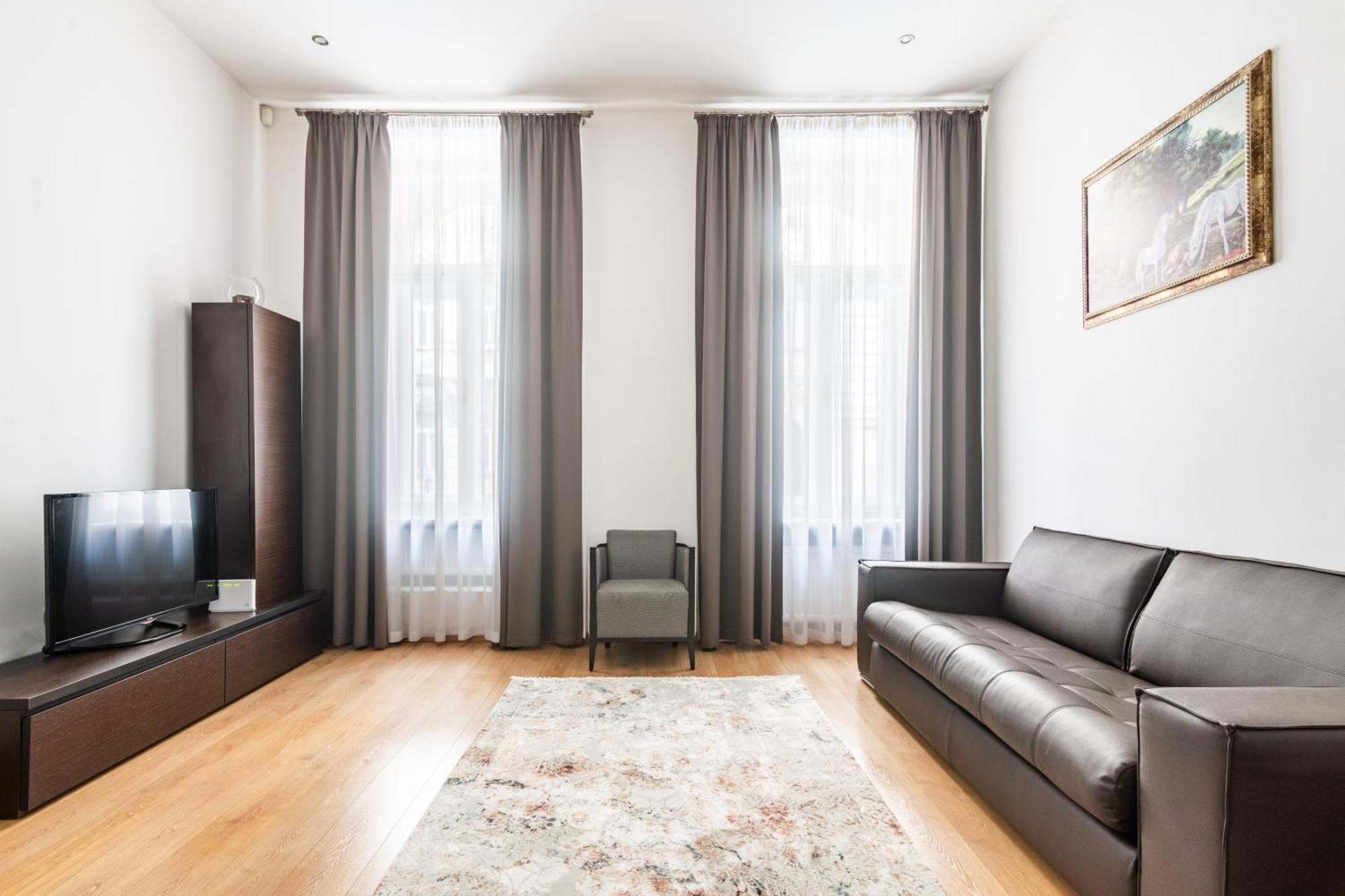 Riverside Palace Apartment *