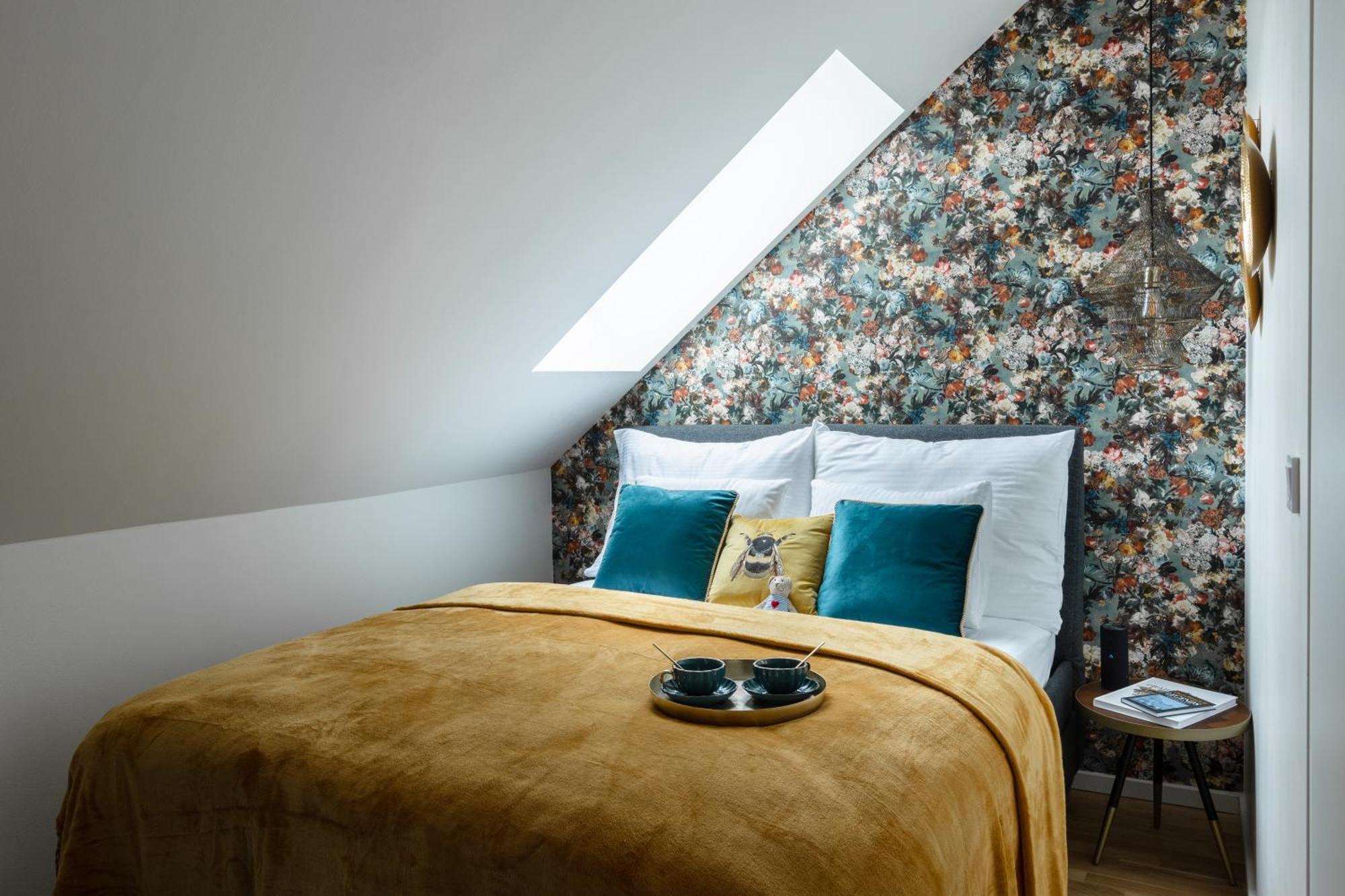 Bohemian Rhapsody Apartment *