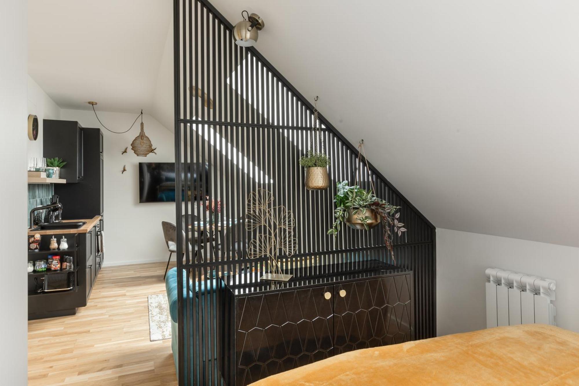 Bohemian Rhapsody Apartment *