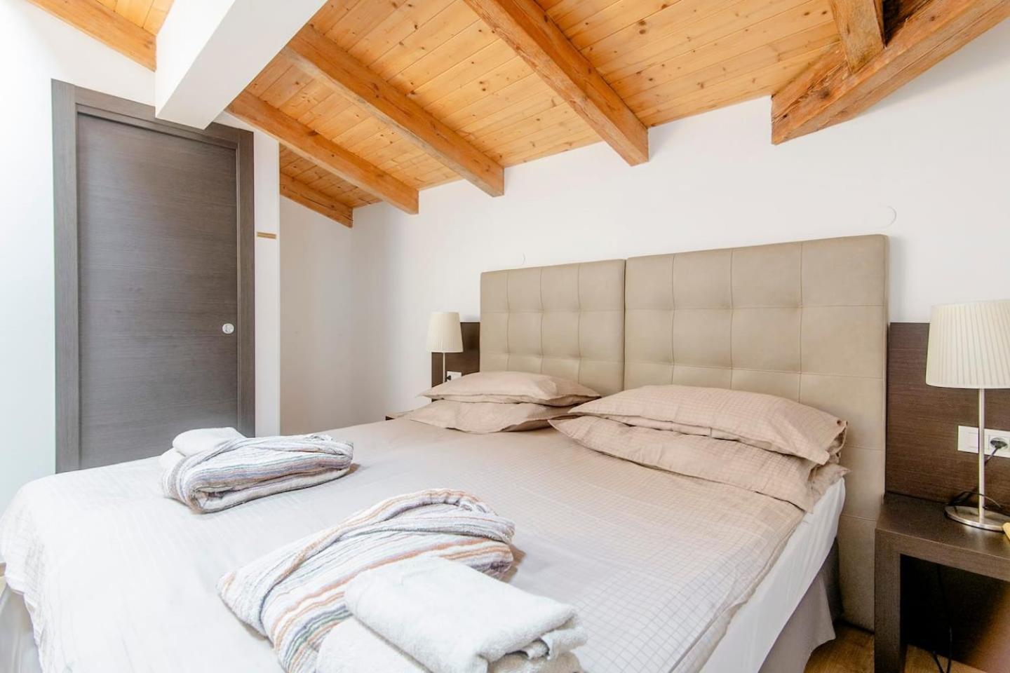 Apartment Place Of Grace - 50 Meters From Dancing House Prag