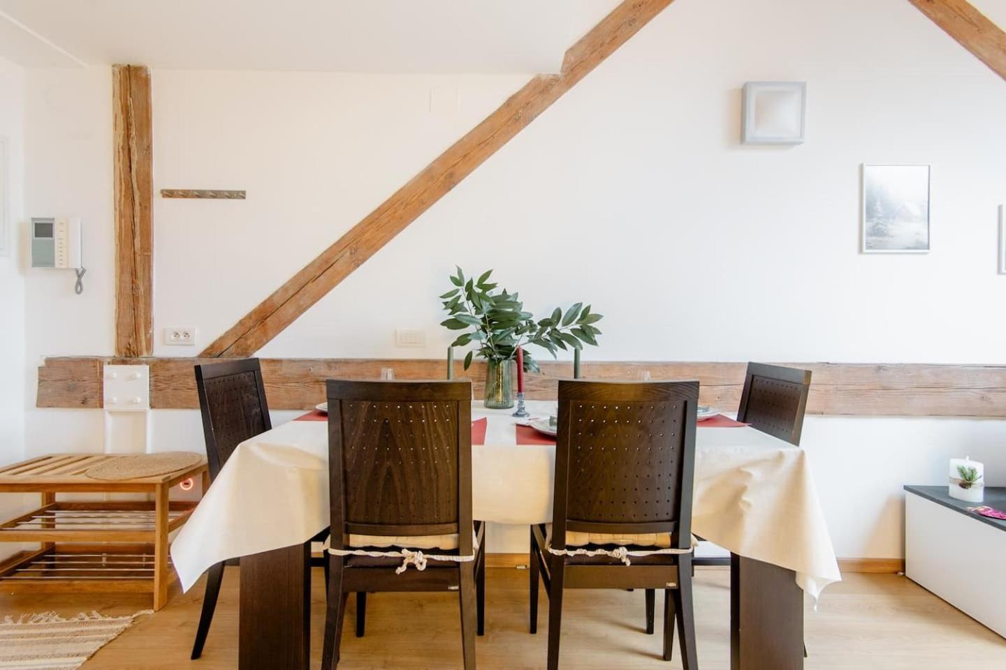 Place Of Grace - 50 Meters From Dancing House Apartment Prag