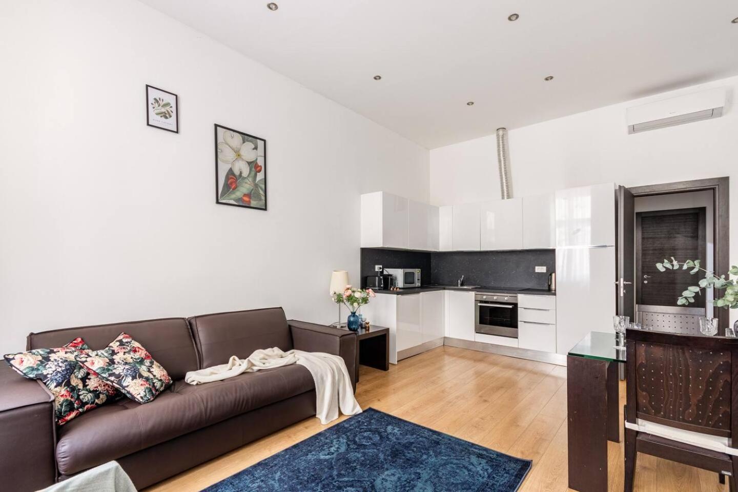 Place Of Grace - 50 Meters From Dancing House Apartment