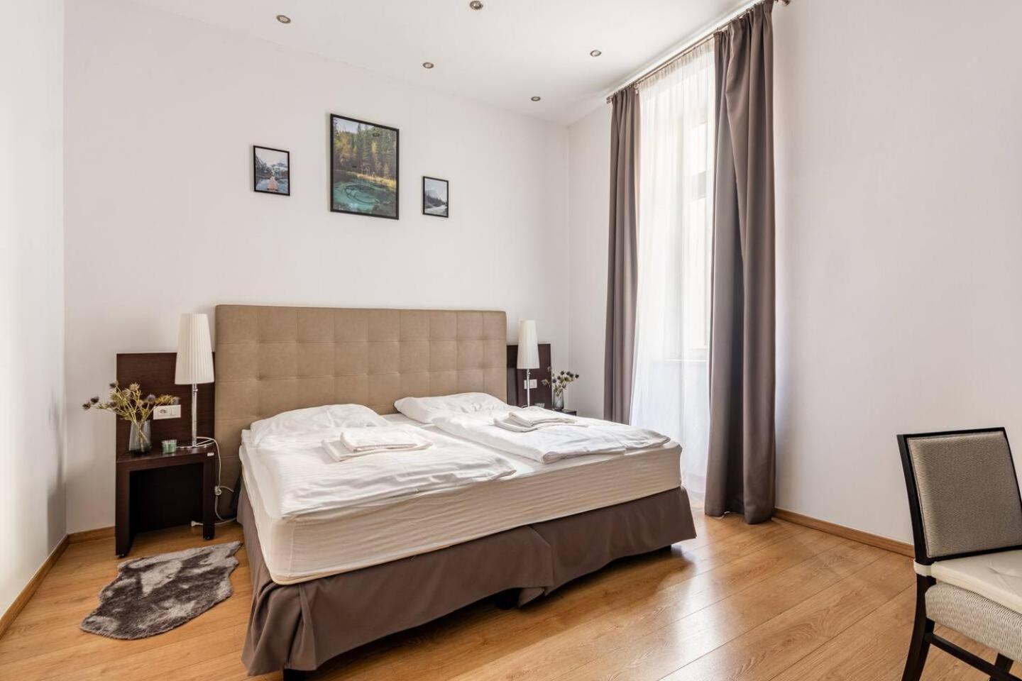 Place Of Grace - 50 Meters From Dancing House *