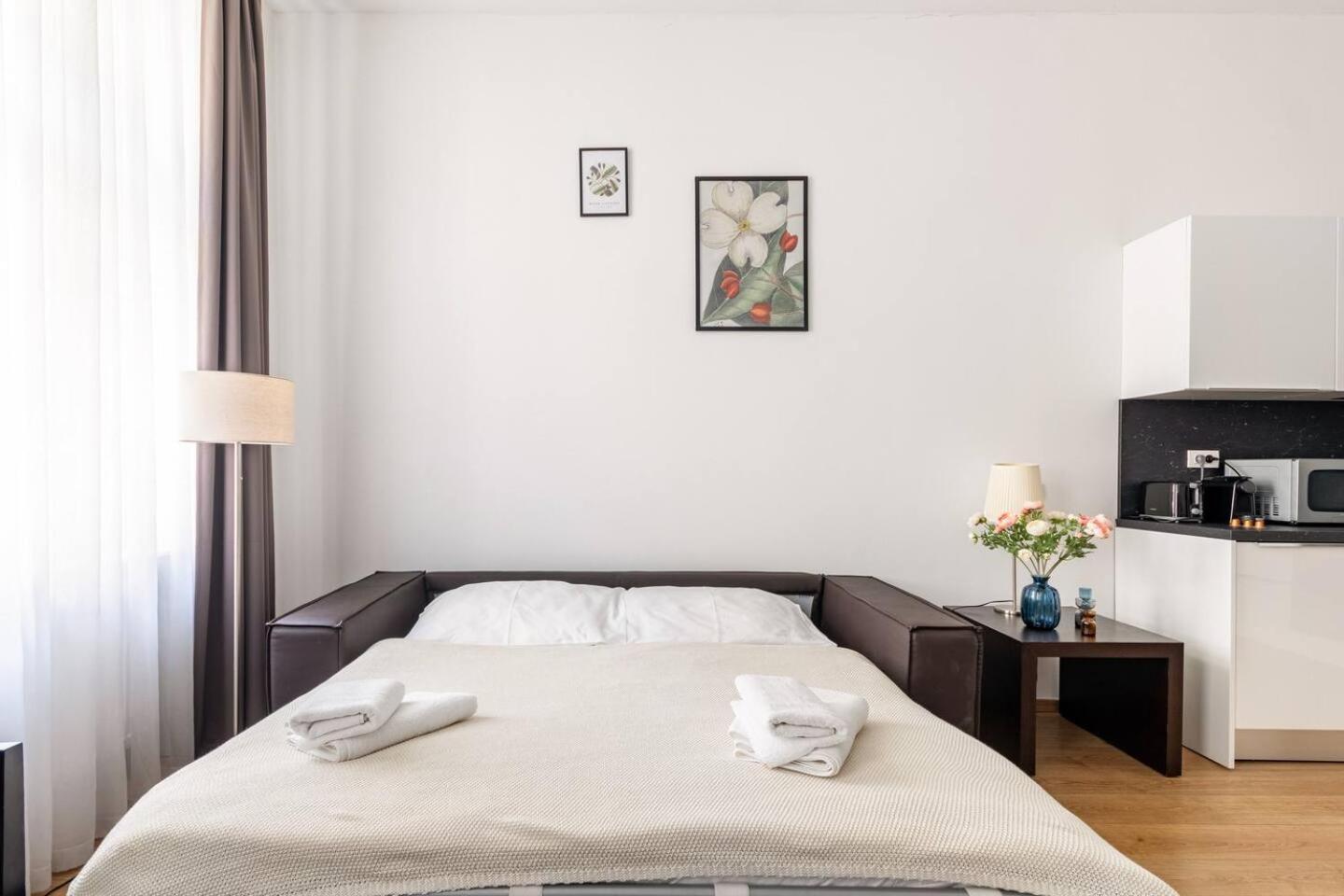 Apartment Place Of Grace - 50 Meters From Dancing House