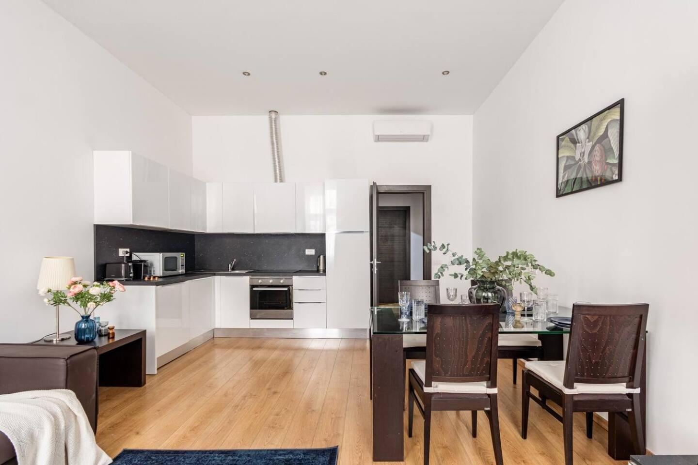 Place Of Grace - 50 Meters From Dancing House Apartment Prag
