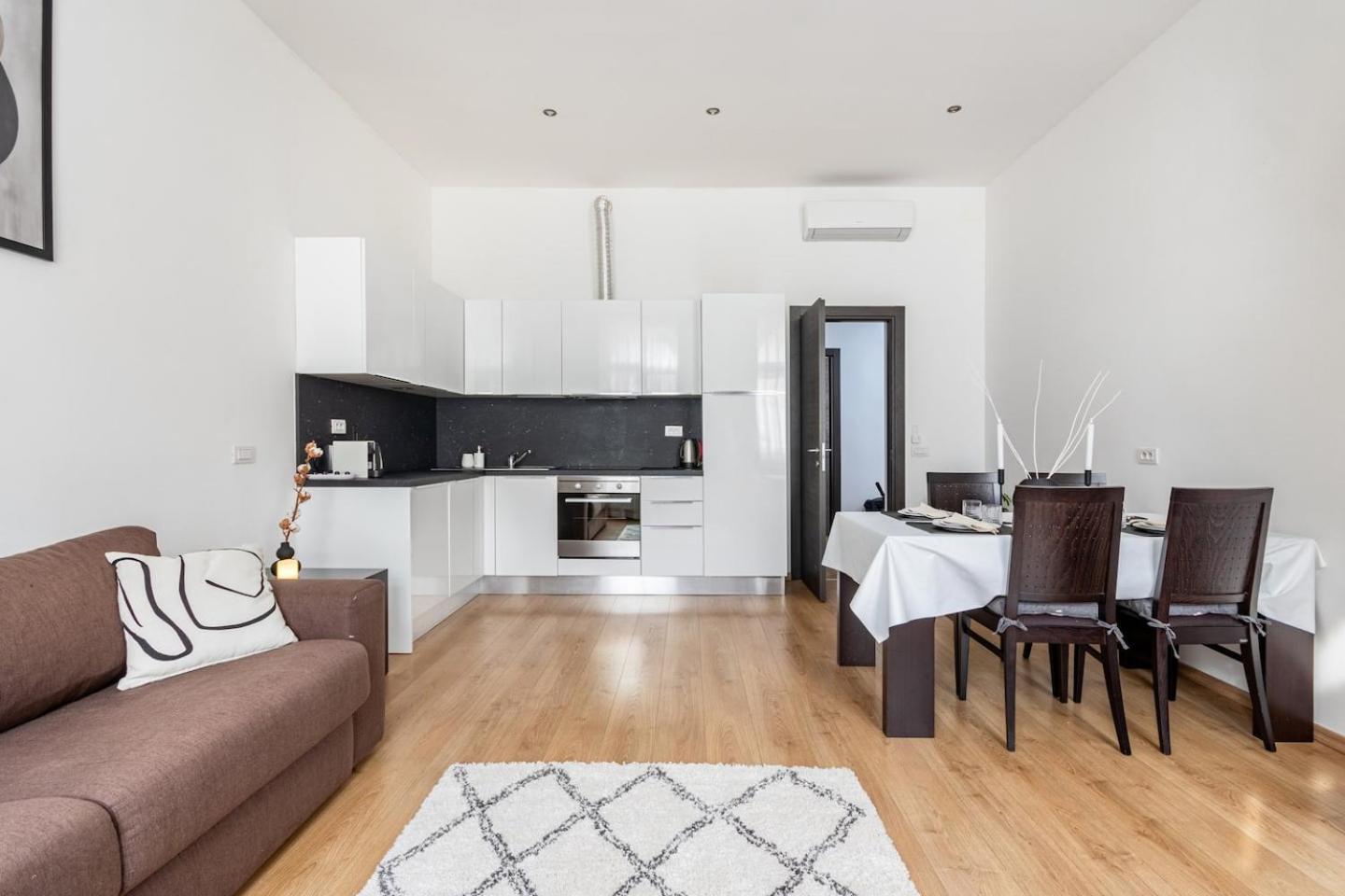 Place Of Grace - 50 Meters From Dancing House Apartment