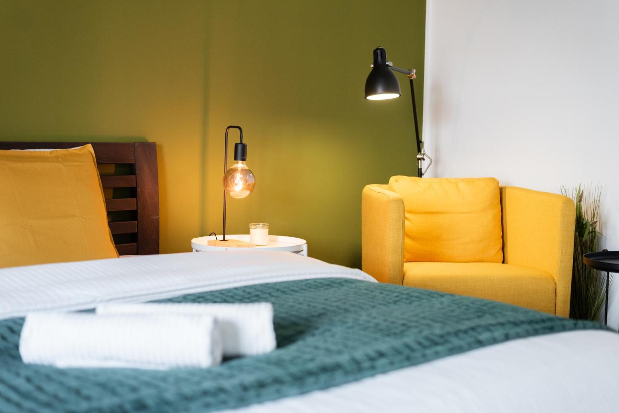 Spacious Near Karlin Square * Prag