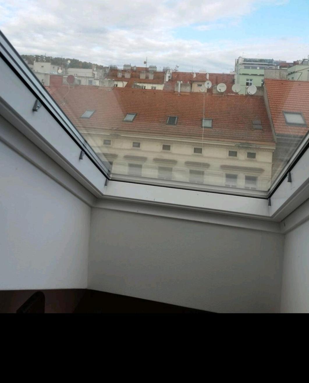 Cozy Rooftop With Balcony Prag