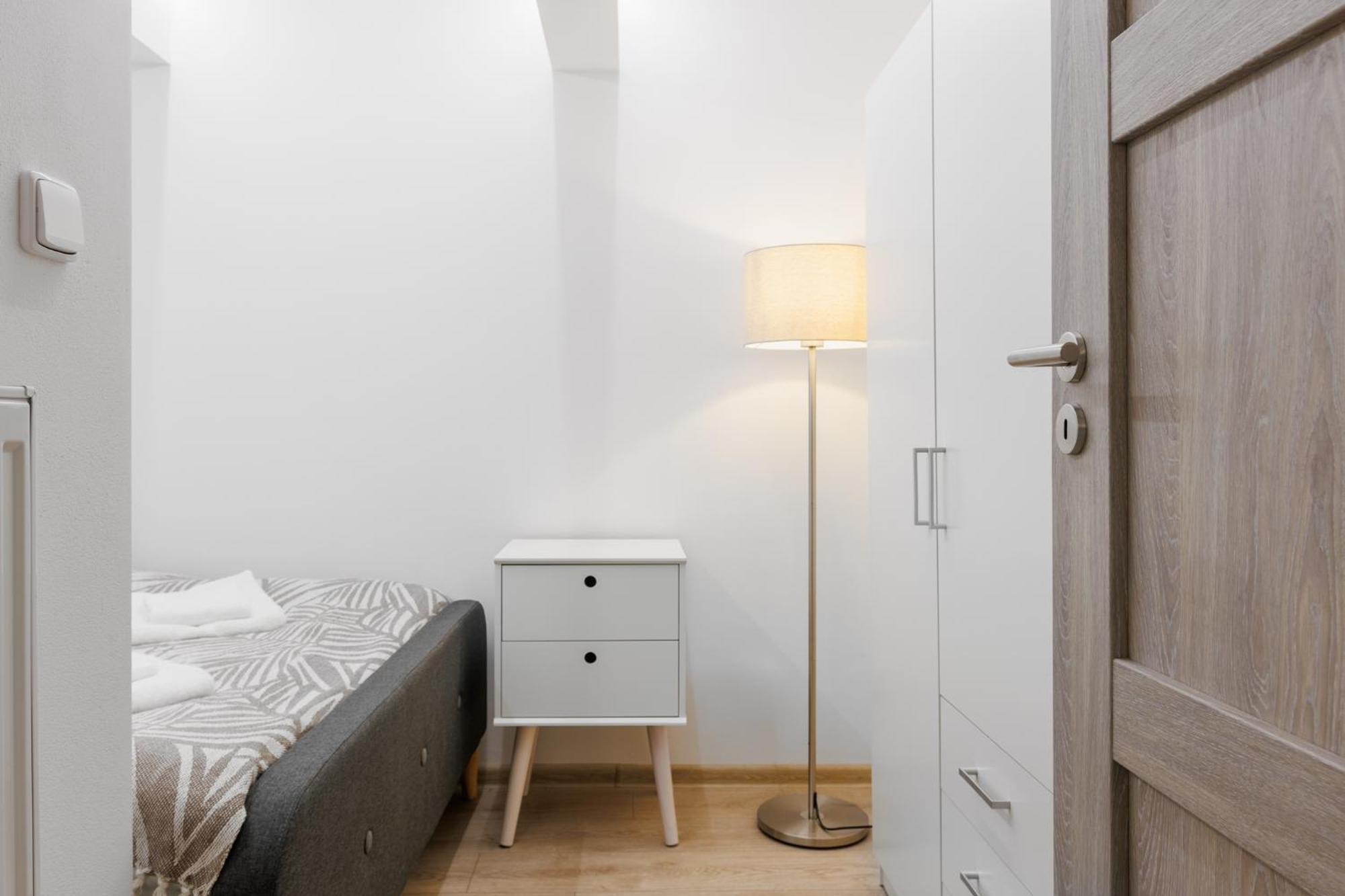 Lägenhet 2 Bedrooms Near The Metro *