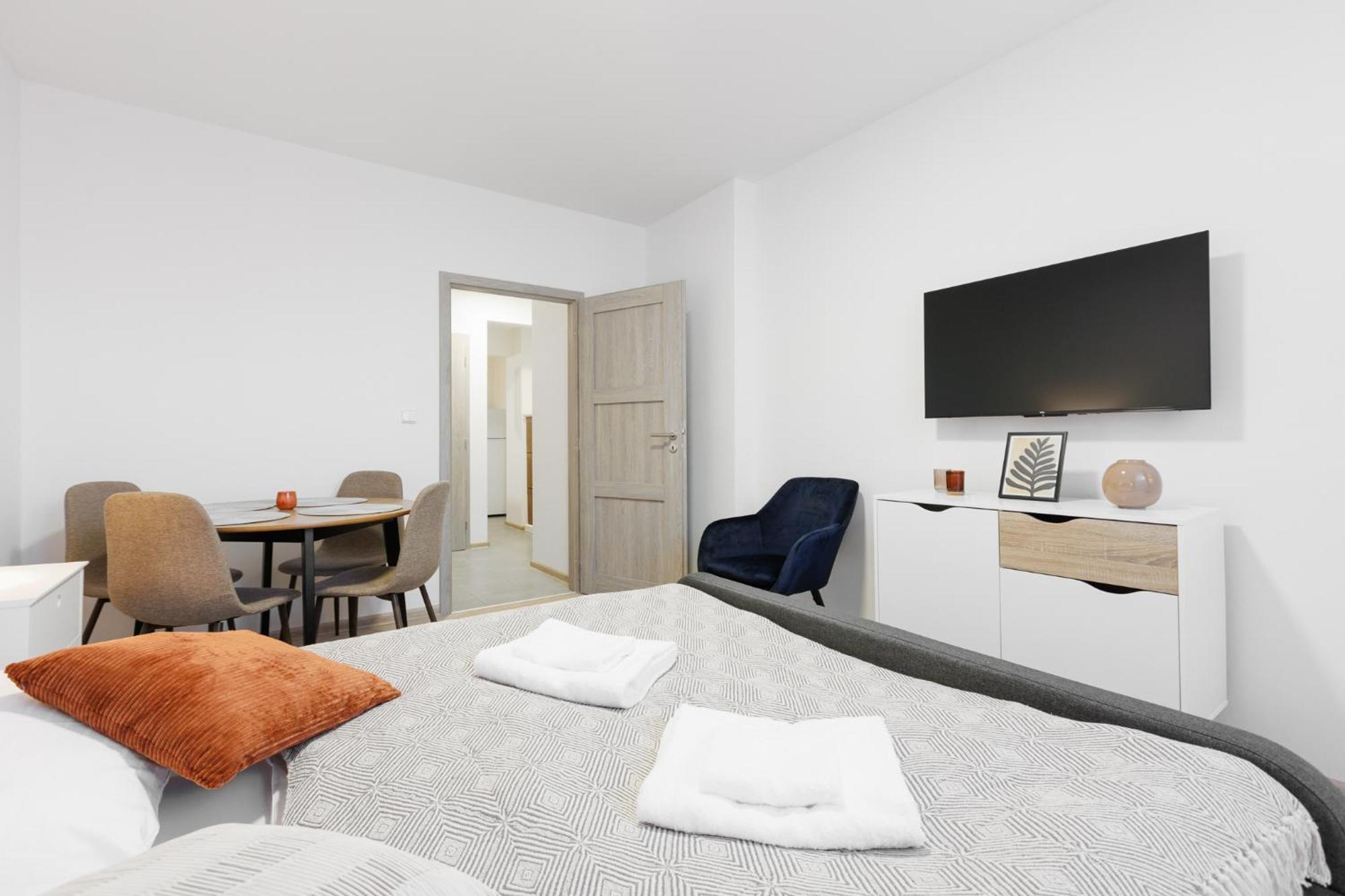 2 Bedrooms Near The Metro *