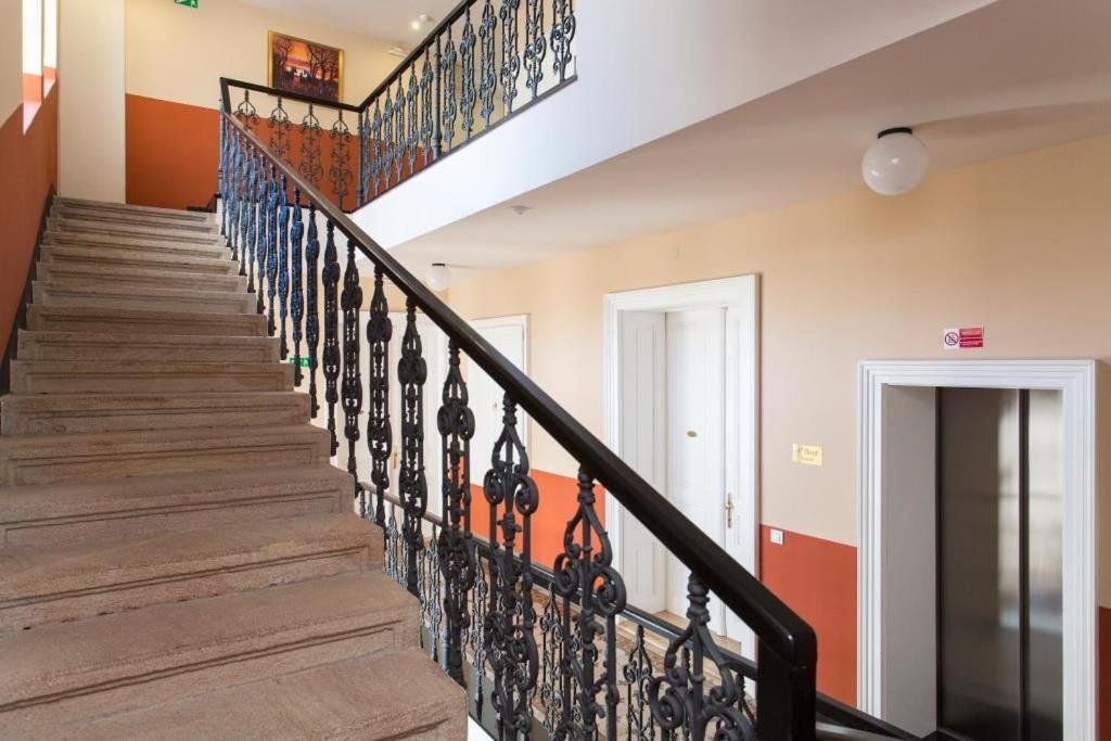 Riverside Palace Apartment