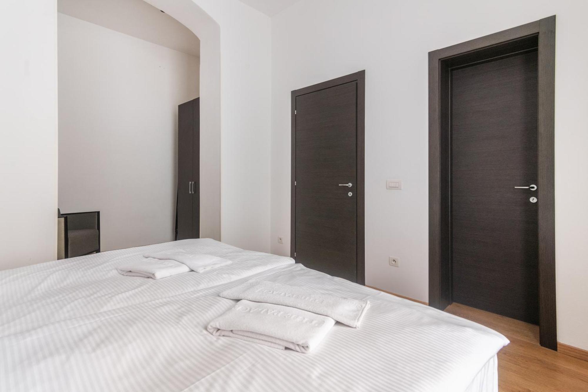 Riverside Palace Apartment *
