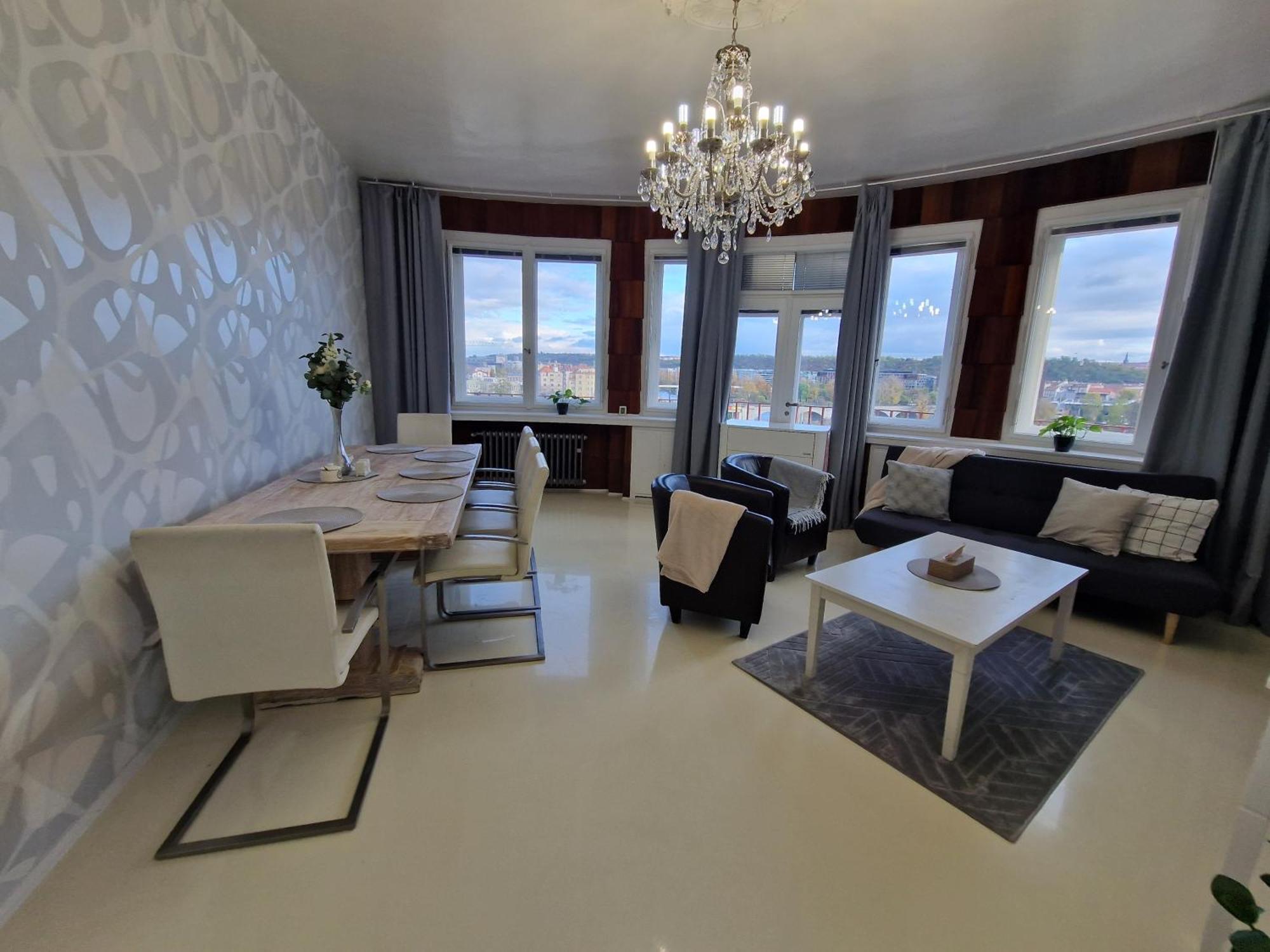 Quiet Spacious With A Balcony * Prag