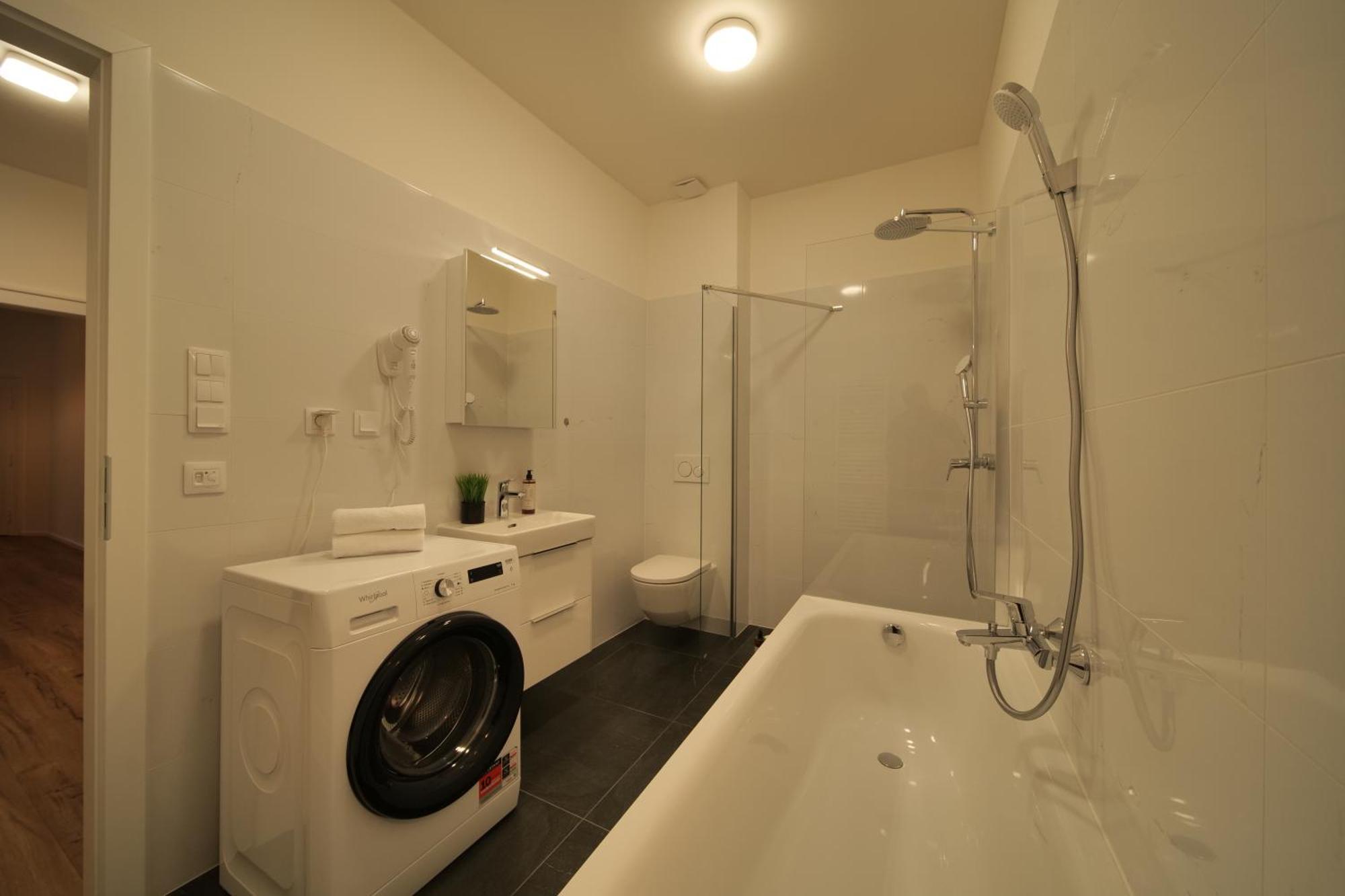 Majestic Square View Apartment *