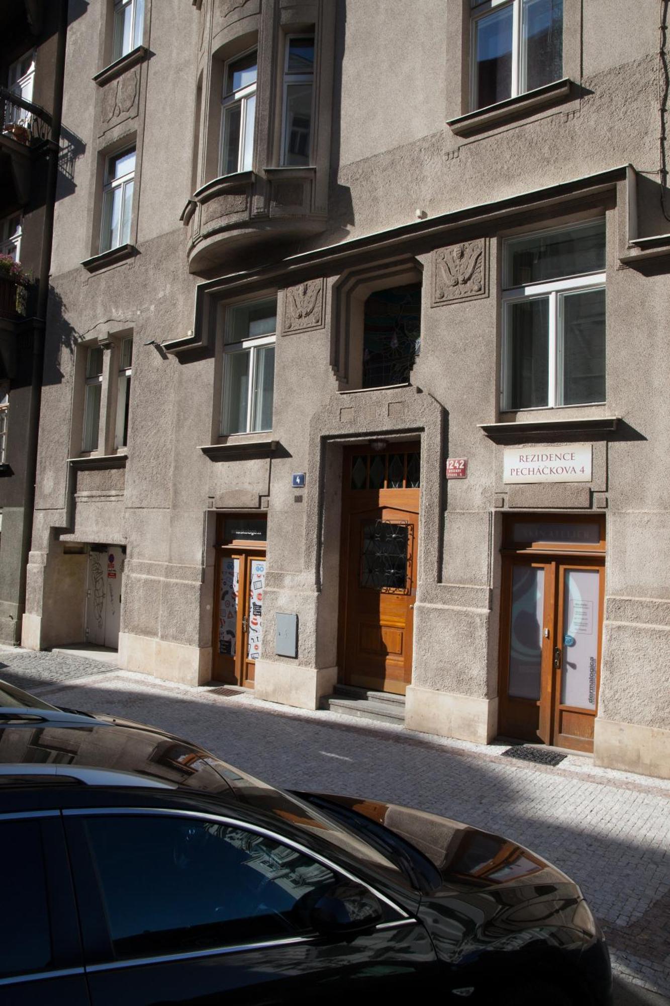 Apartment Spacious 2 Bedroom With Terrace Prag
