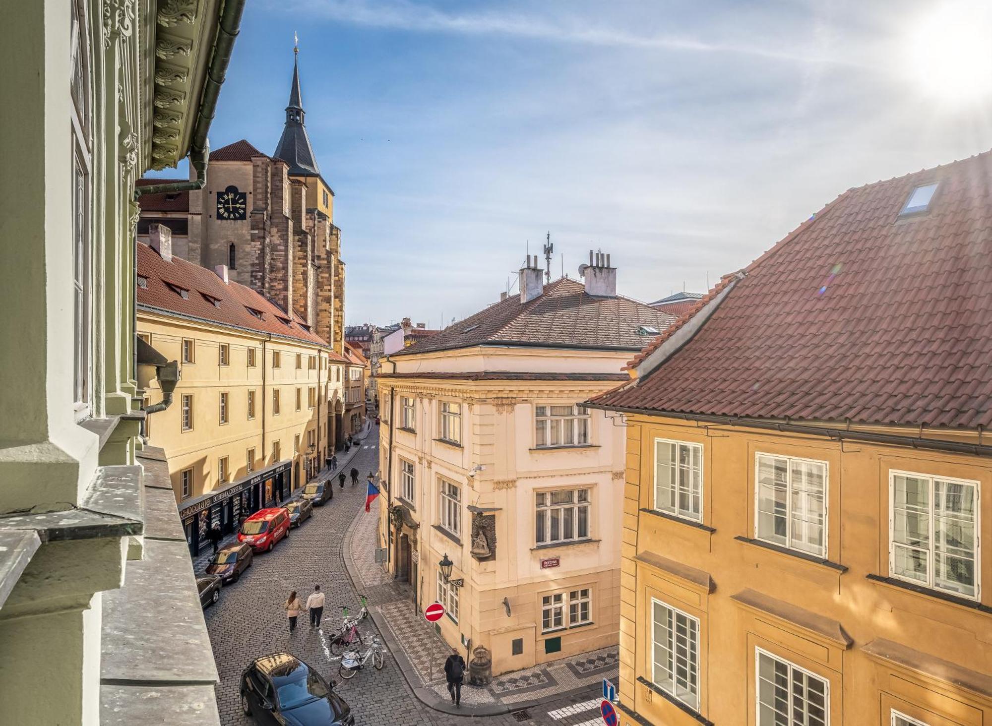 Apartment 6 Continents By Adrez Prague
