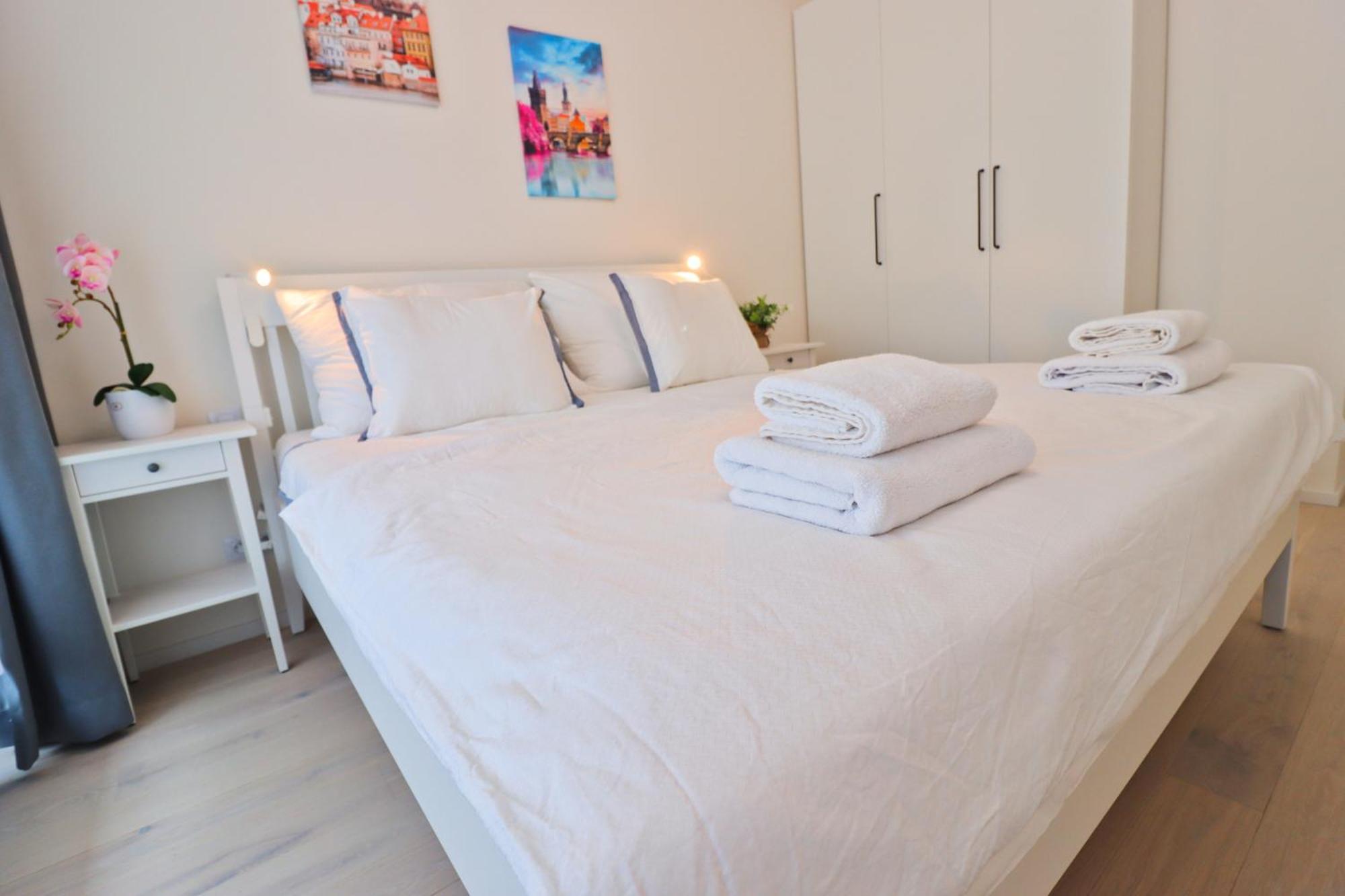 Apartment Sunny In Smichov, 5 Prag