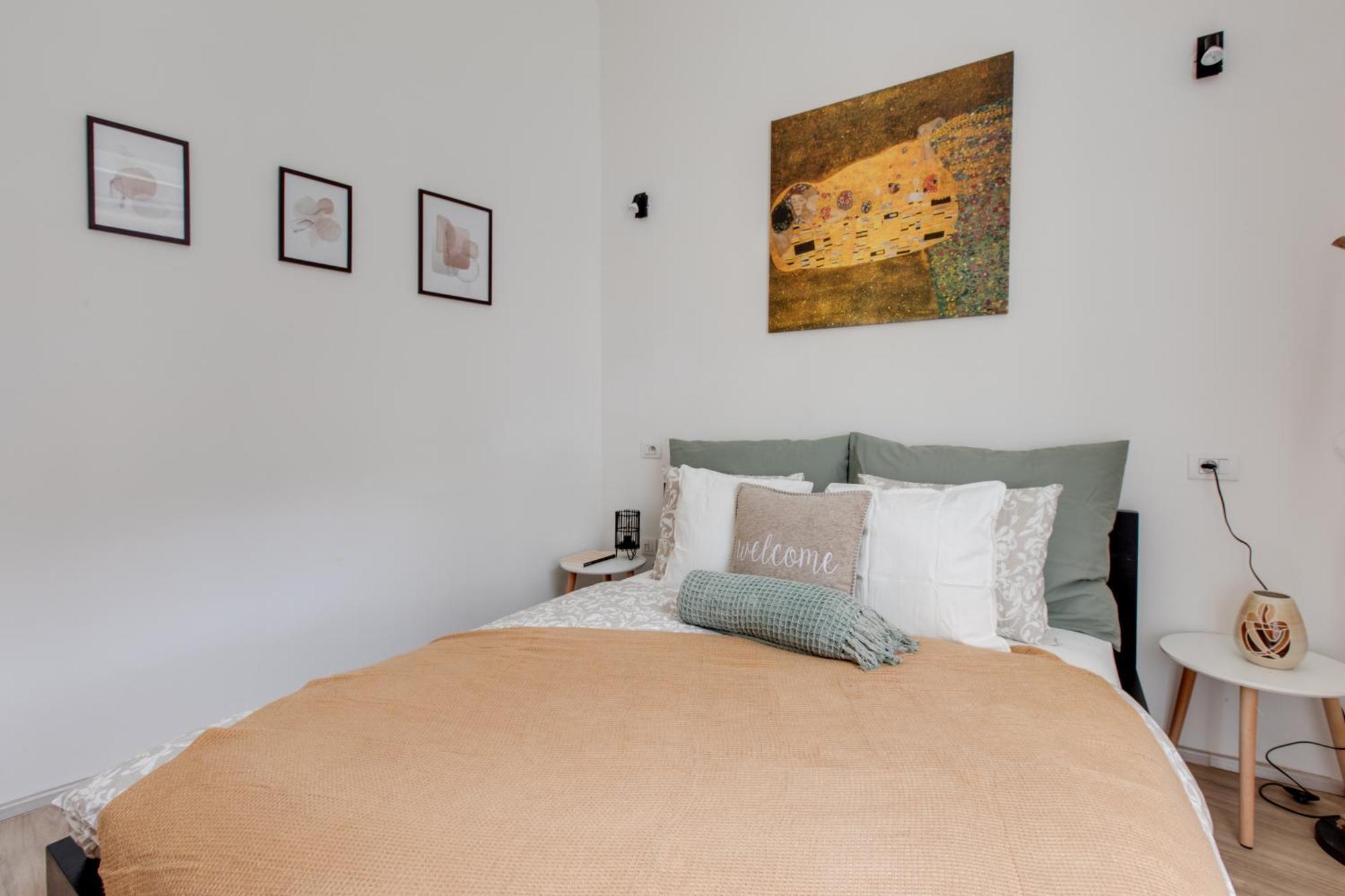 Romantic By The Park - Uaka7 * Prag