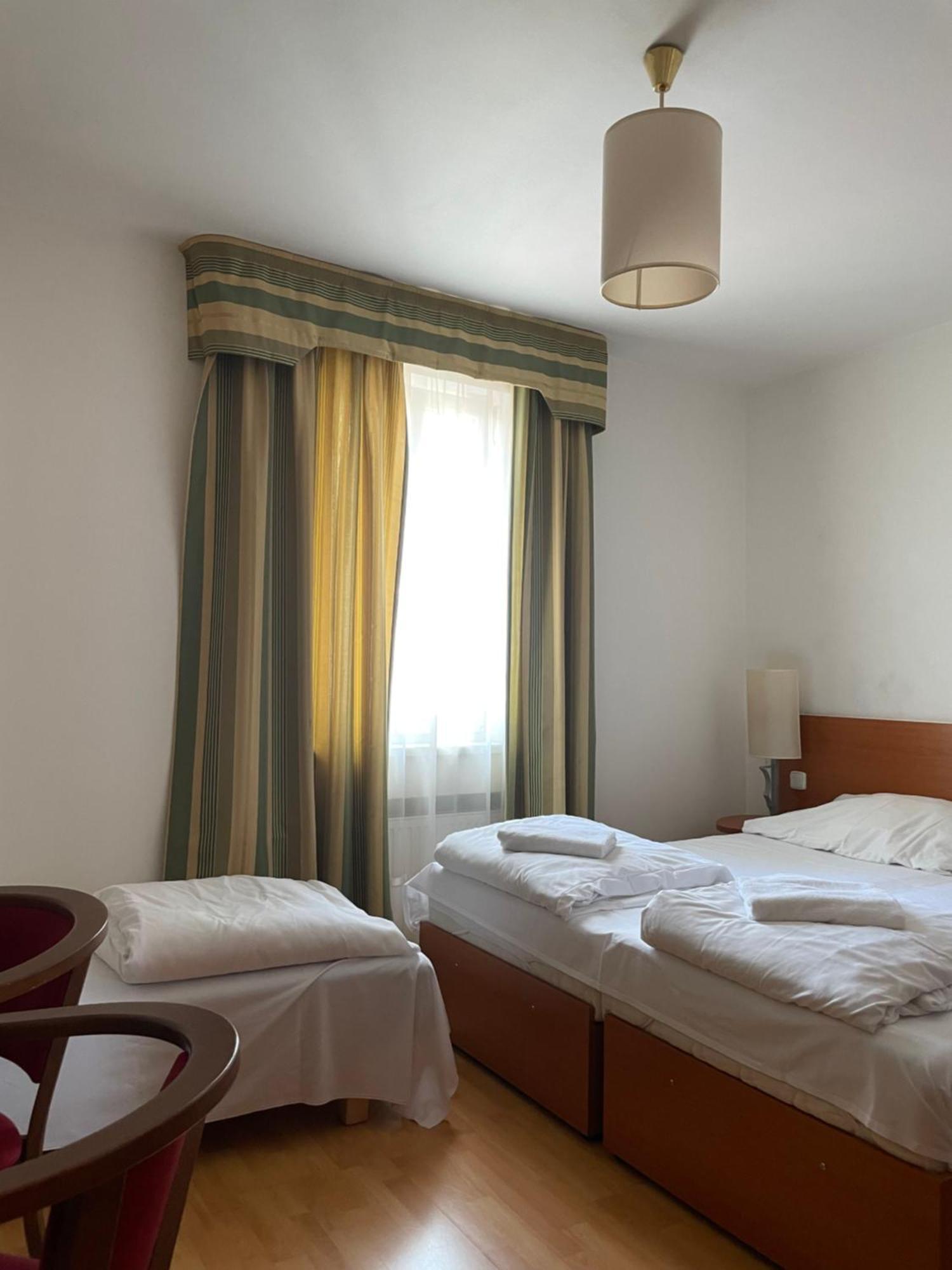 Hotel Gallery Sis 3*