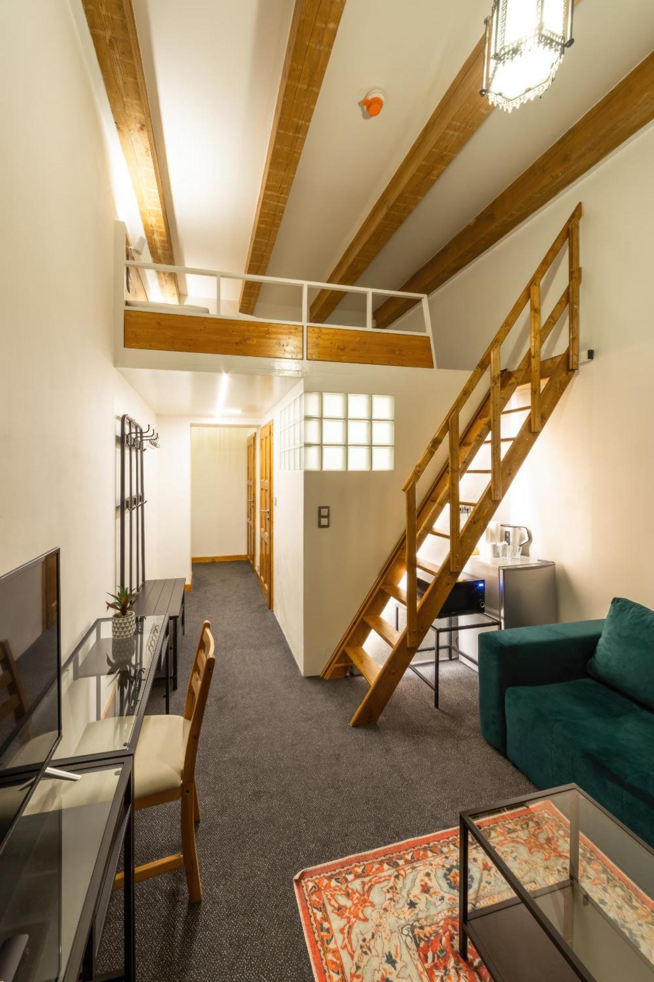 Apartment S42 *