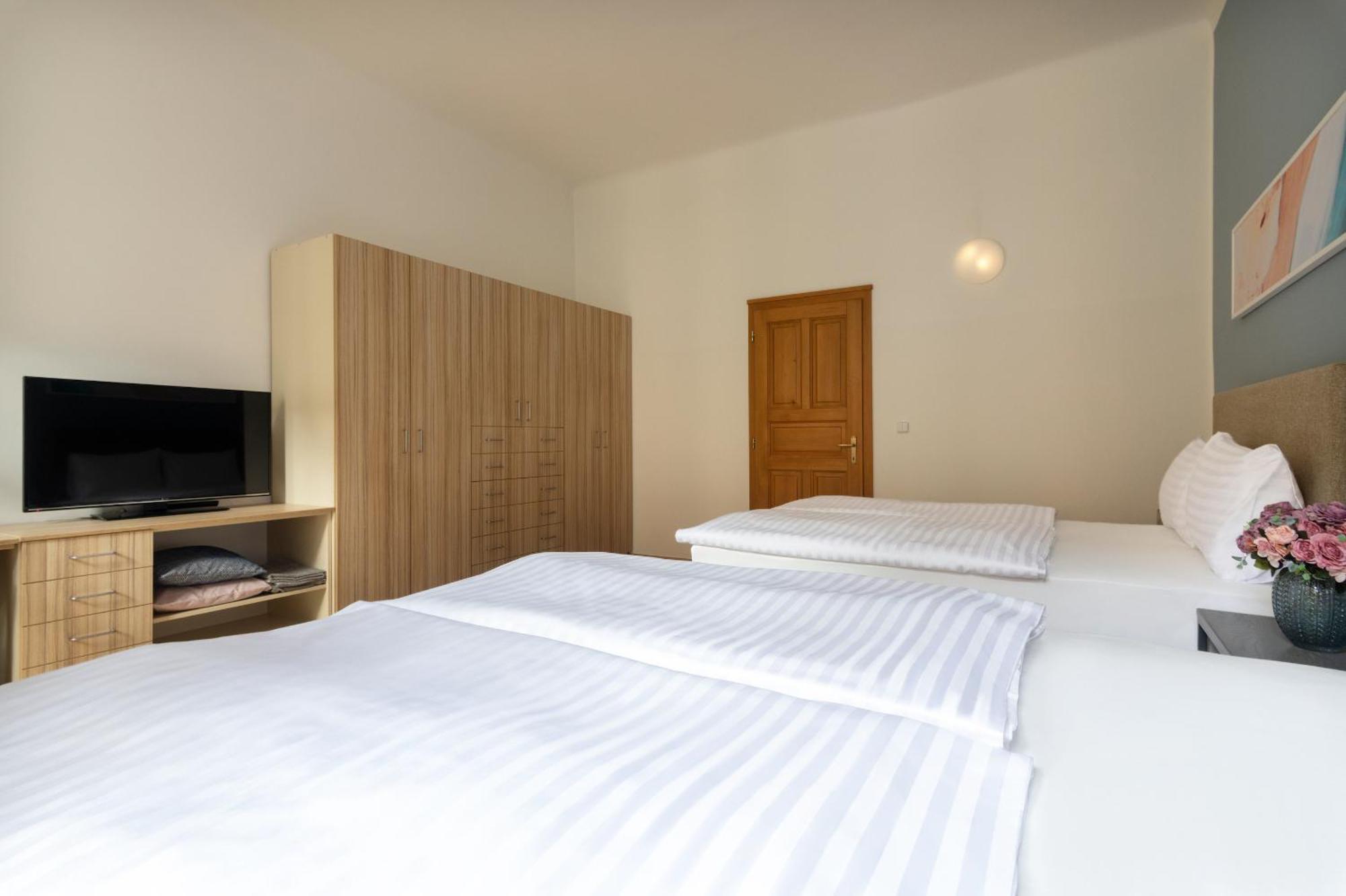 Bohemian Dreams And By Dwellfort Aparthotel Praha
