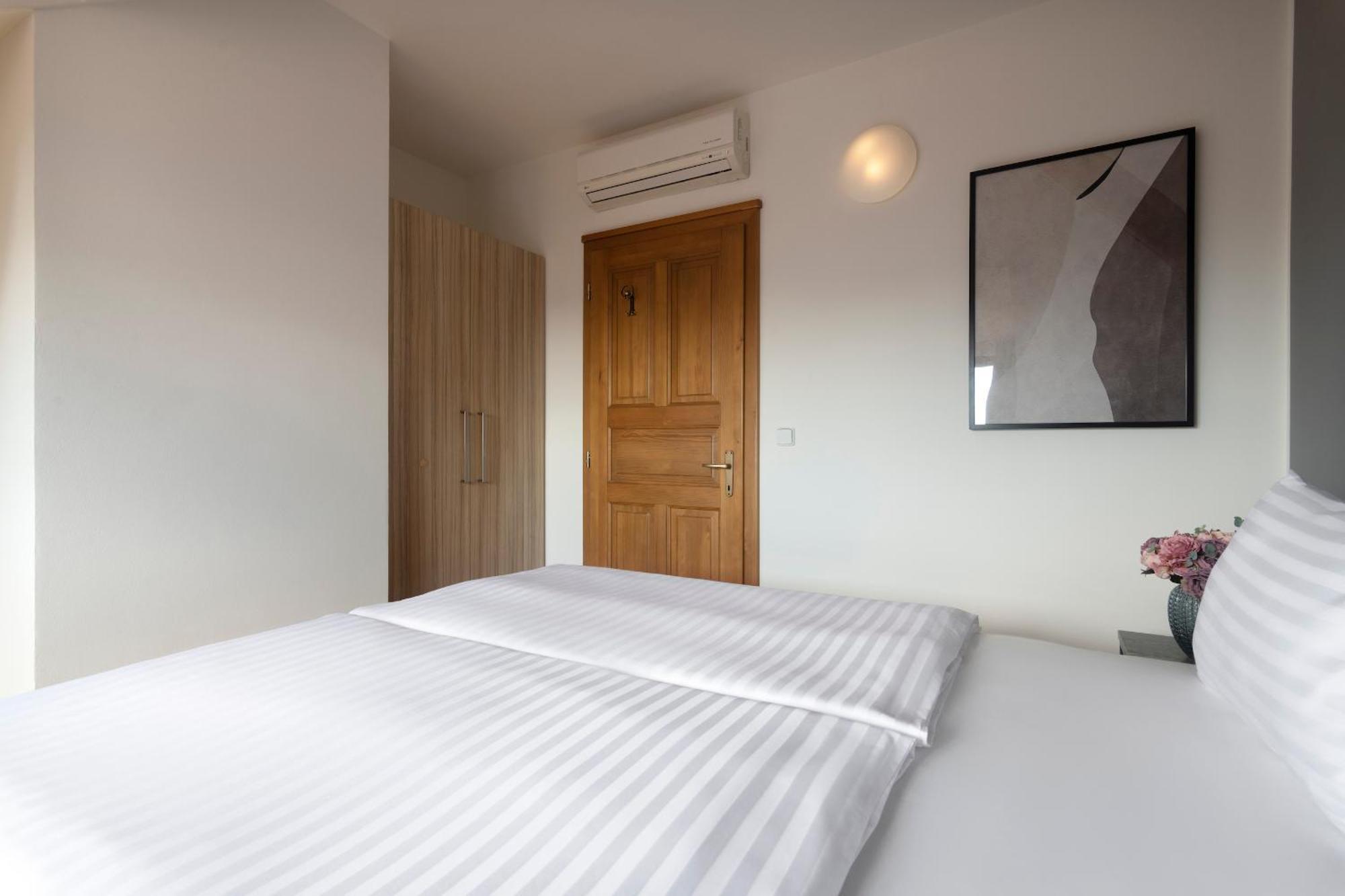 Bohemian Dreams And By Dwellfort Aparthotel Praha