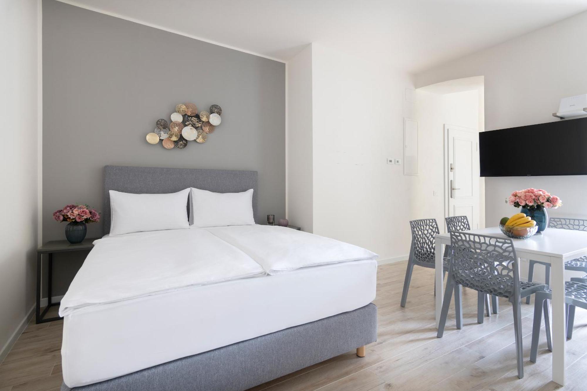 Kinsky Garden And By Dwellfort Prag