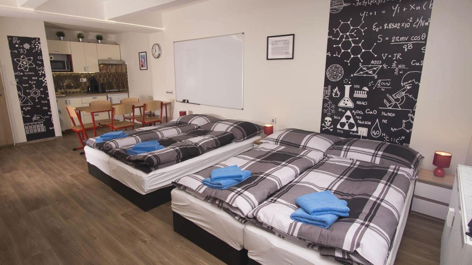Apartment School - Your Unique Place In By Metro Vysehrad *