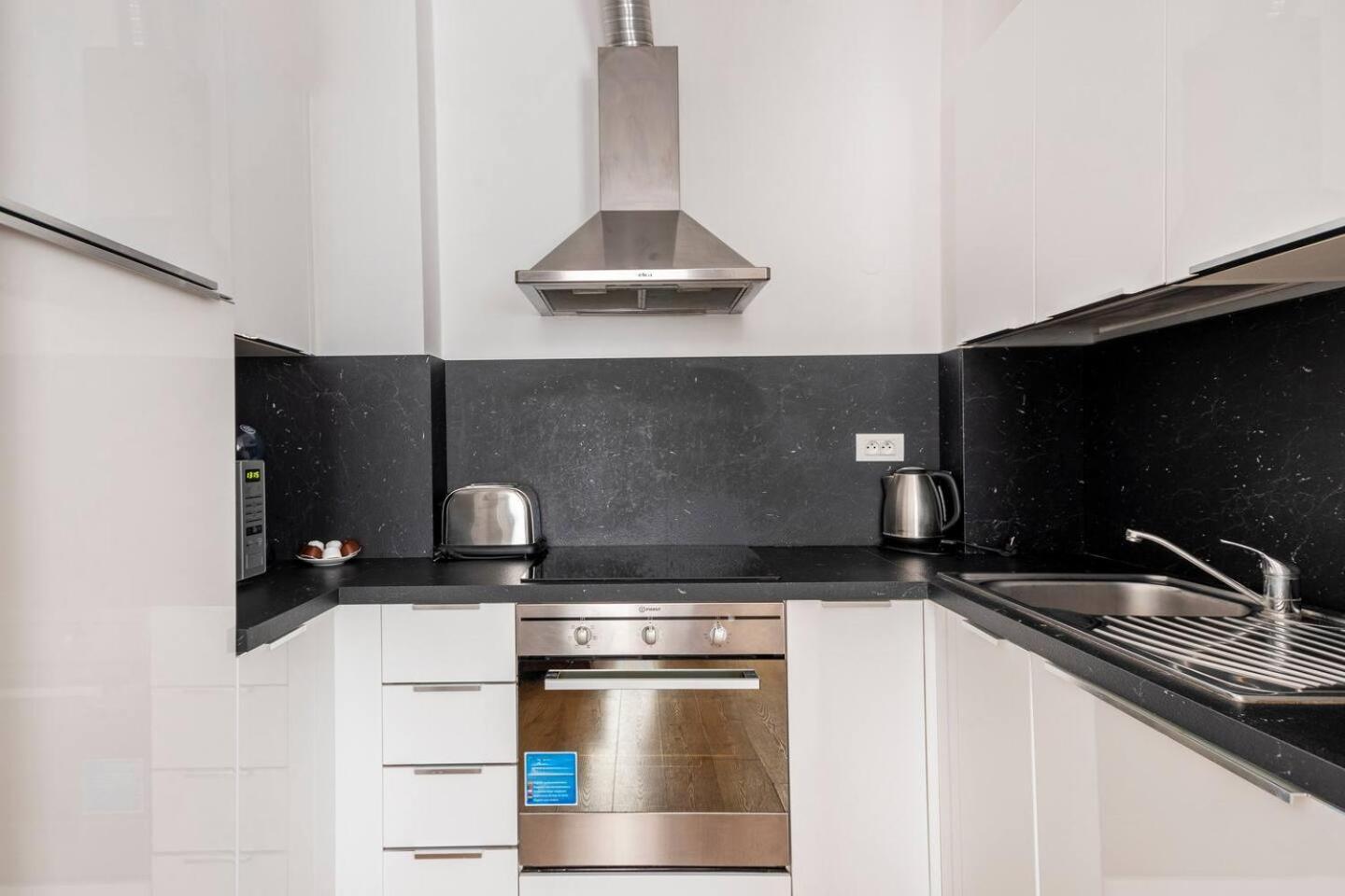 Apartment Place Of Grace - 50 Meters From Dancing House *