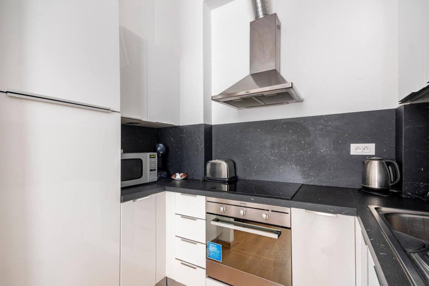 Place Of Grace - 50 Meters From Dancing House Apartment