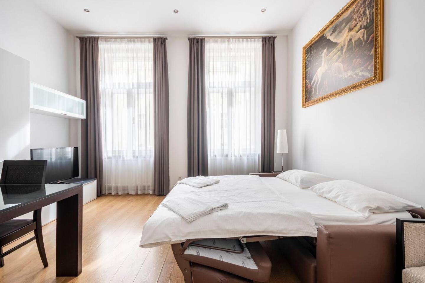 Apartment Place Of Grace - 50 Meters From Dancing House