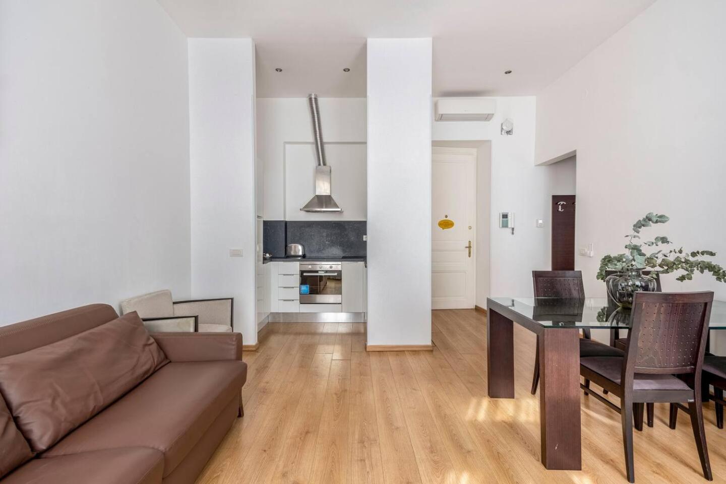 Place Of Grace - 50 Meters From Dancing House Apartment *