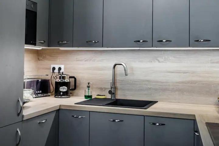 Luxury At Centre Andel! *