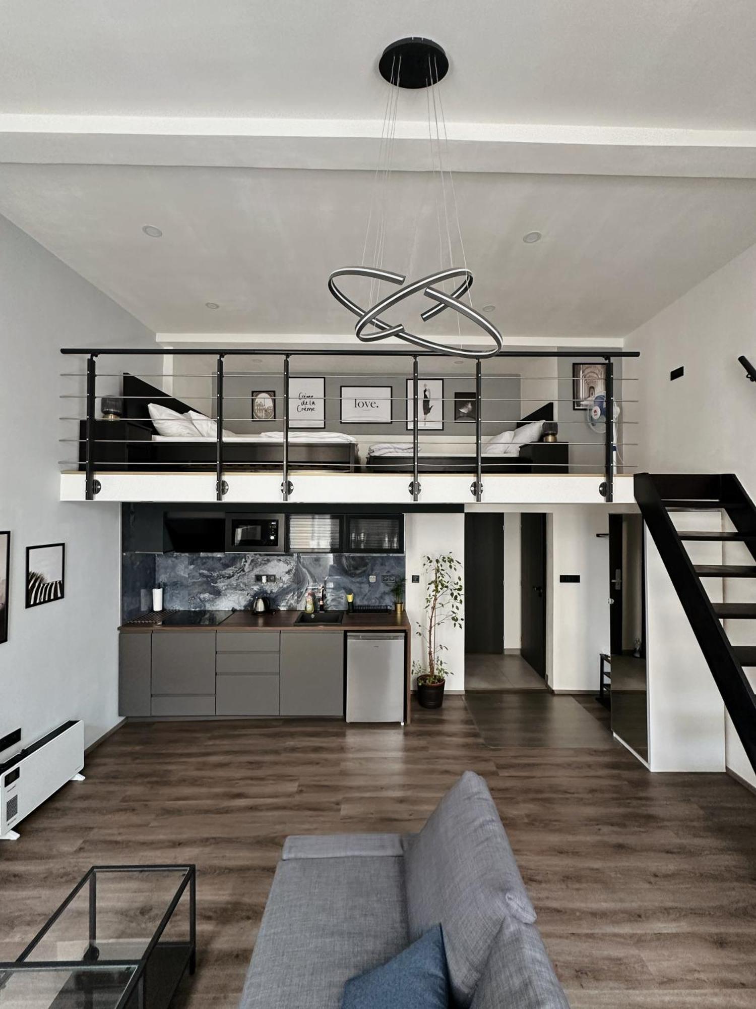 Contemporary Jindrisska Apartmán