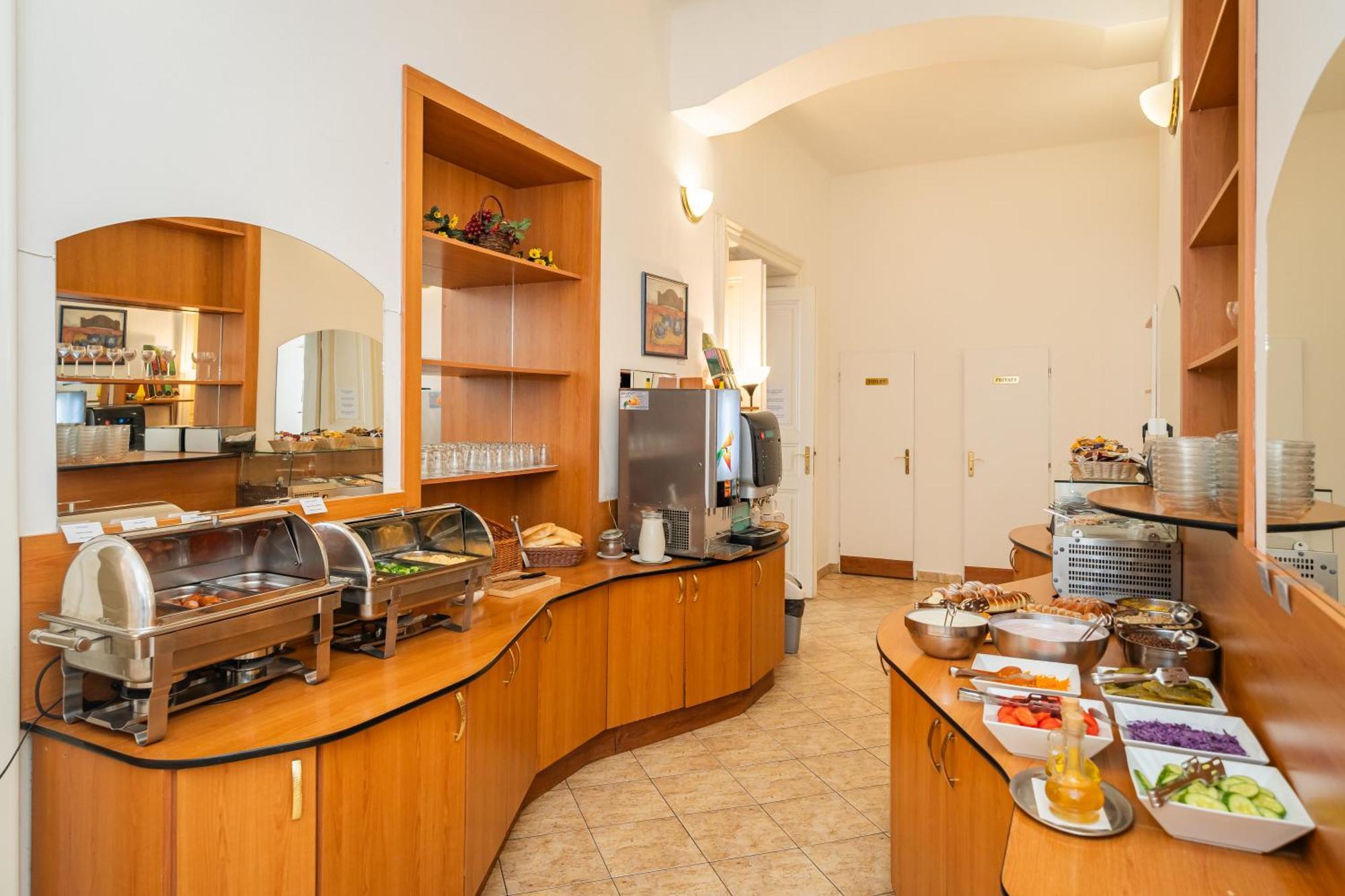 Centre Hotel 3*