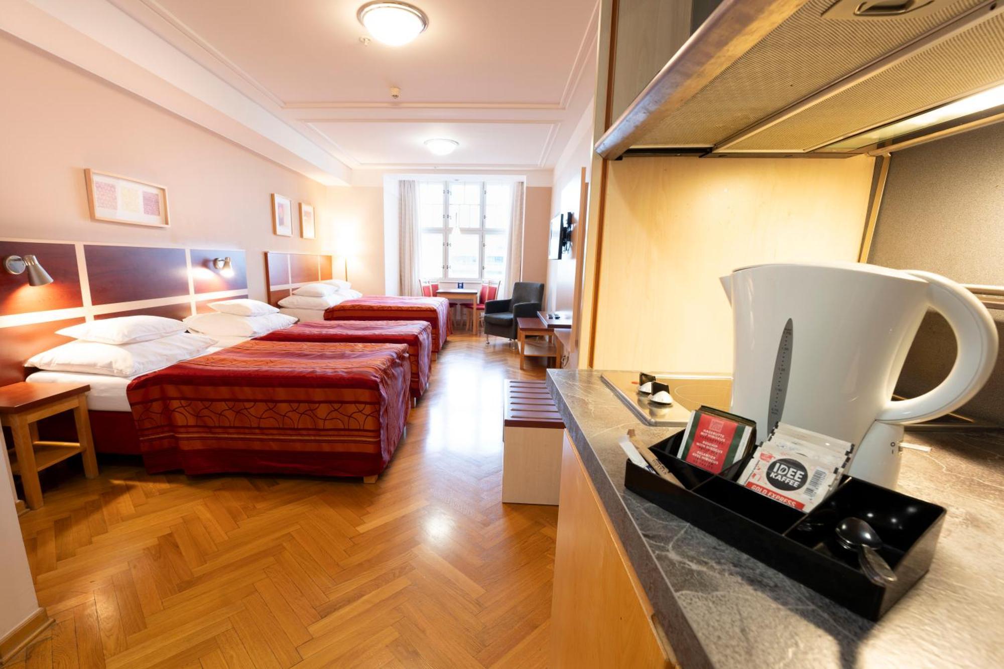 Ea Julis Hotell 4*