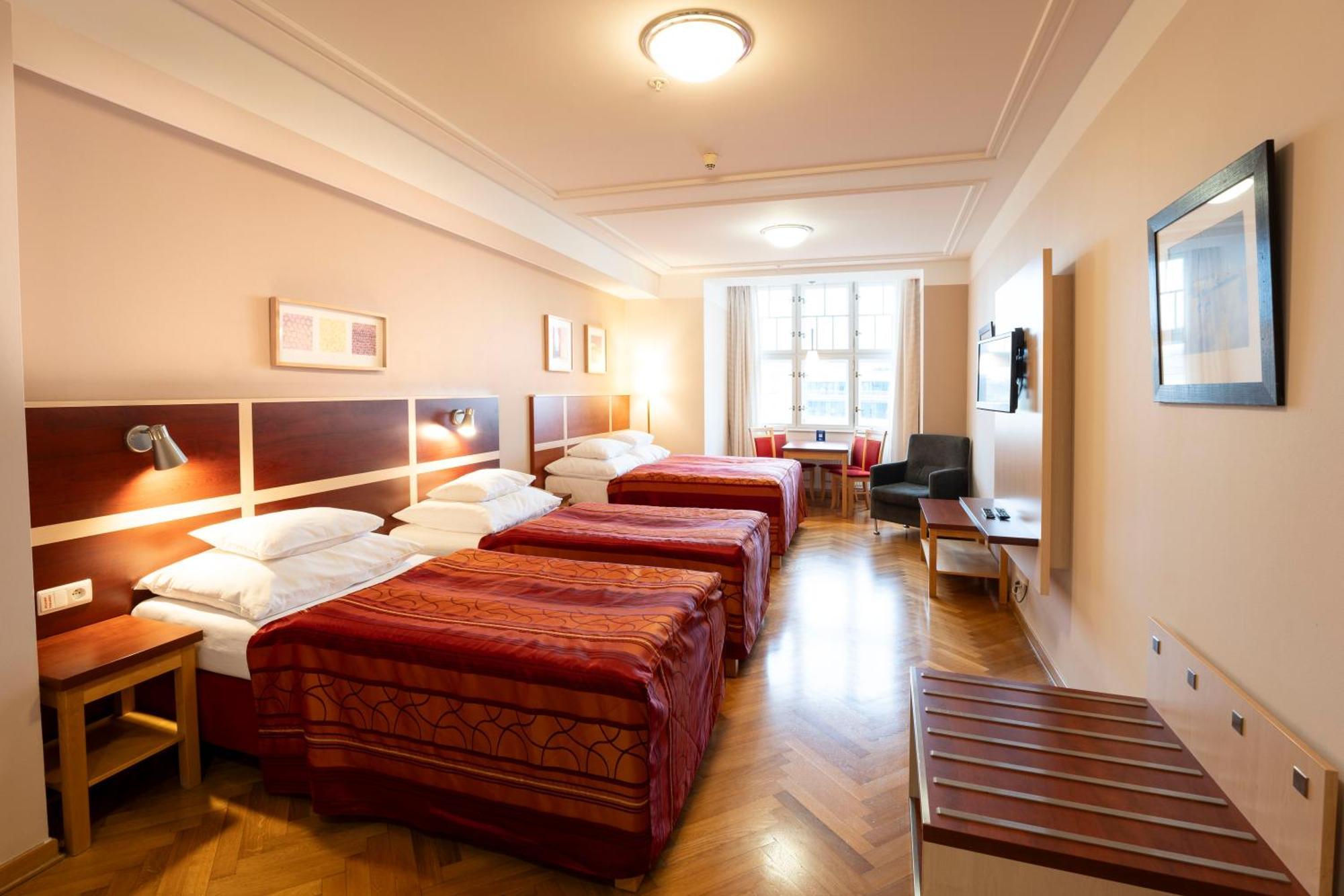 Ea Julis Hotell 4*