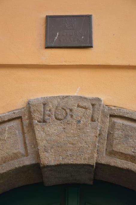 Old Town Herberghaus, 250m To Charles Bridge *
