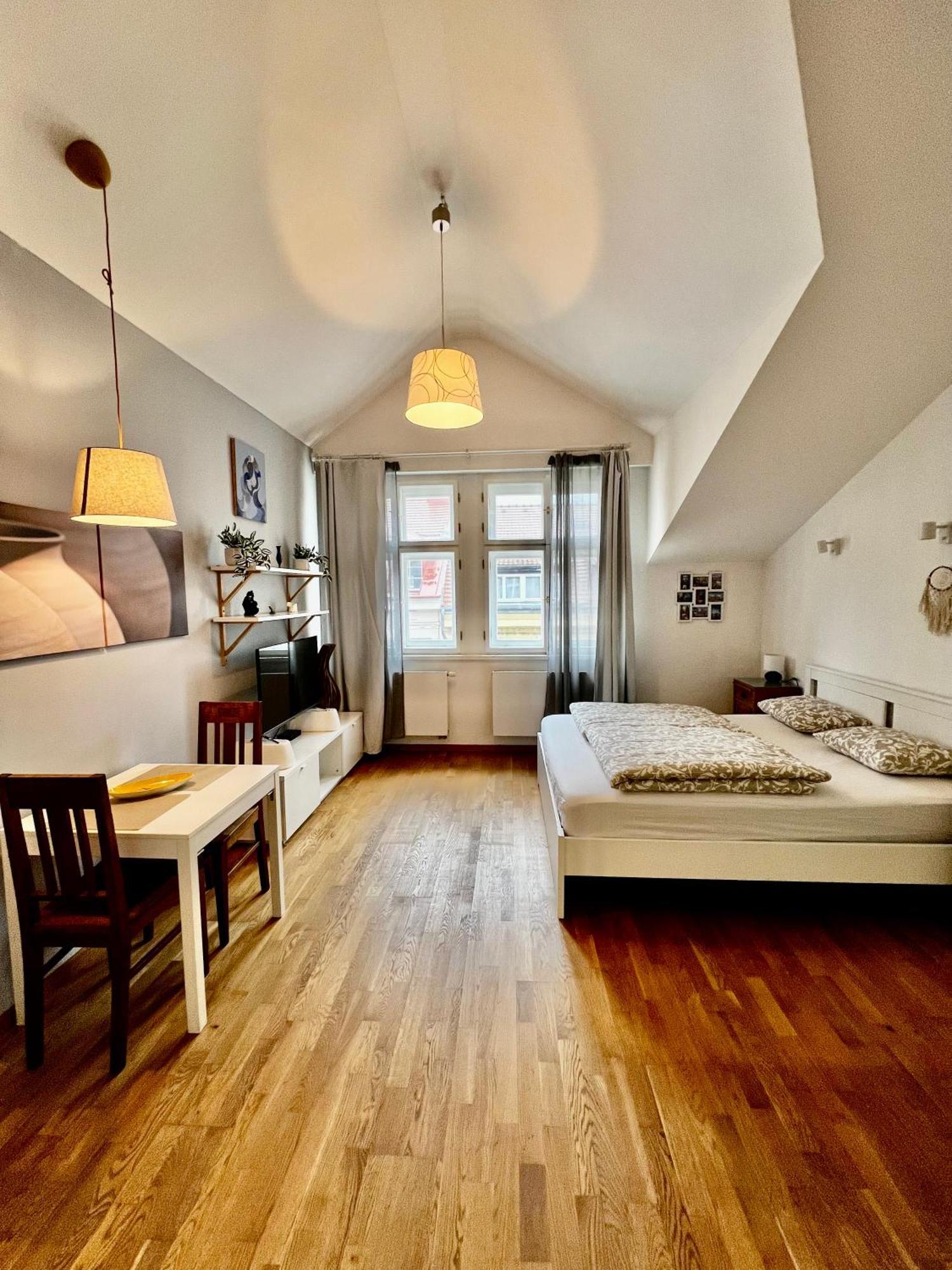Riverside Apartmán *