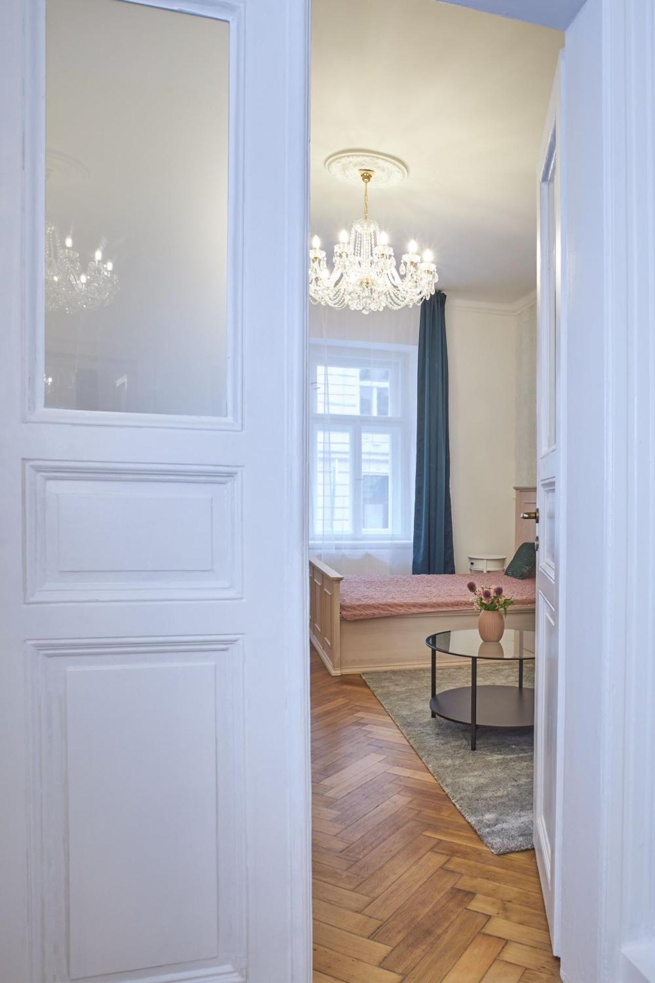 National Theatre Elegance Aparthotel