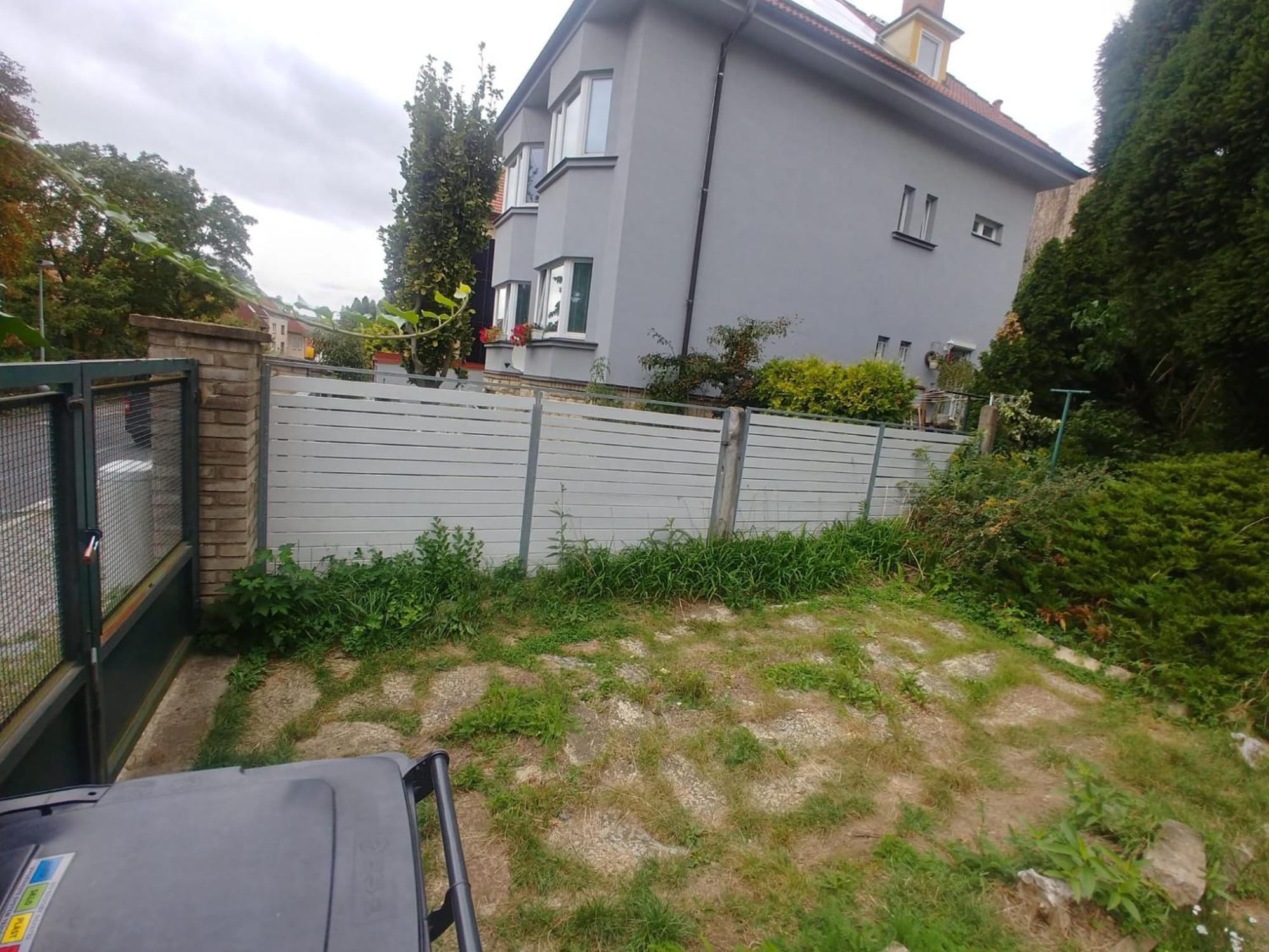 Guest house In House With Private Parking And Garden