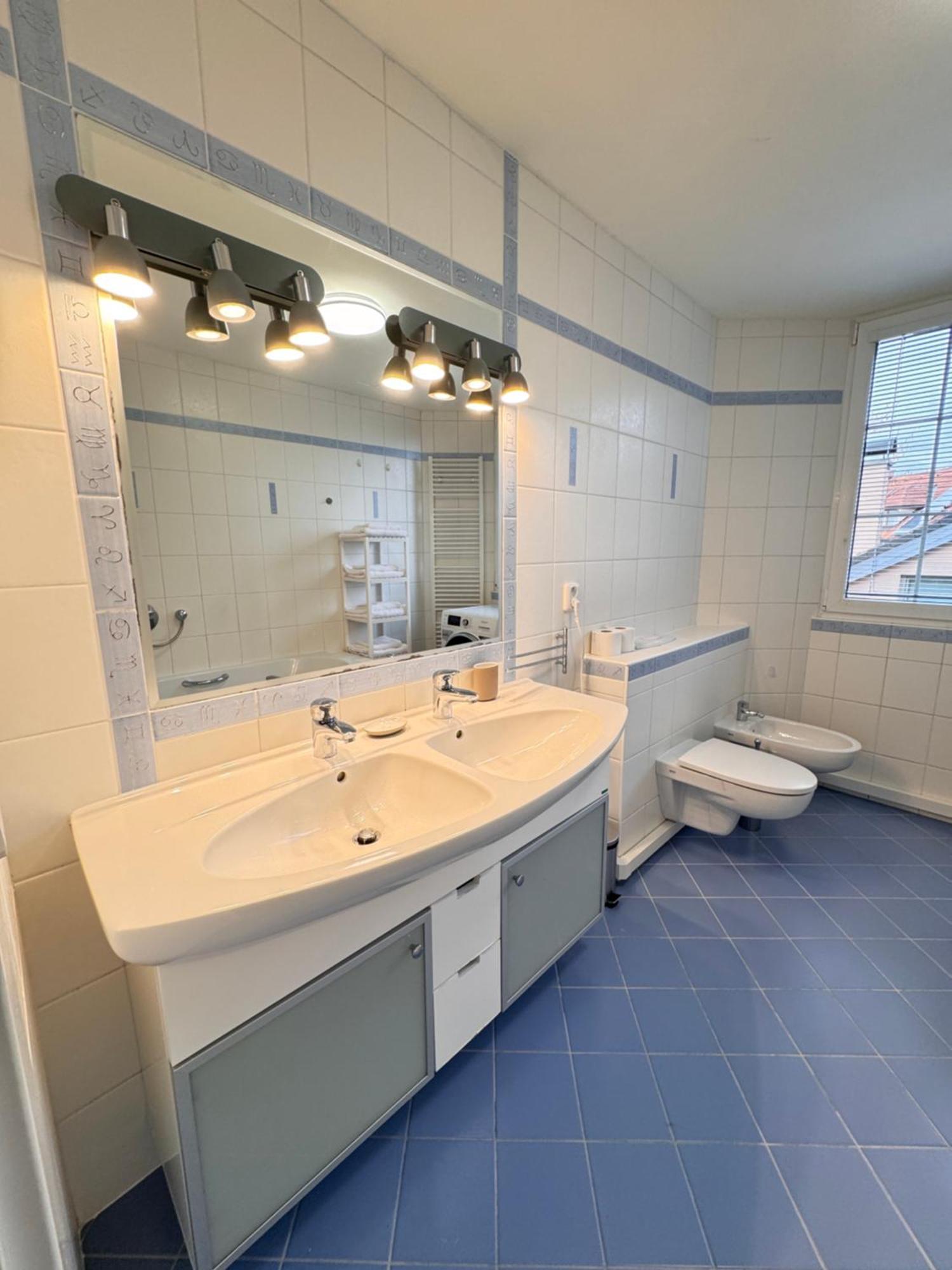Diamondvilla, 4 Bedroom Apartment, Garden &