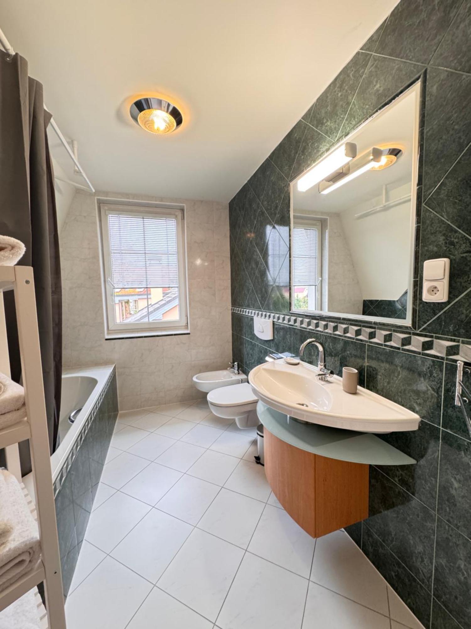 Lejlighed Diamondvilla, 4 Bedroom Apartment, Garden & Prag