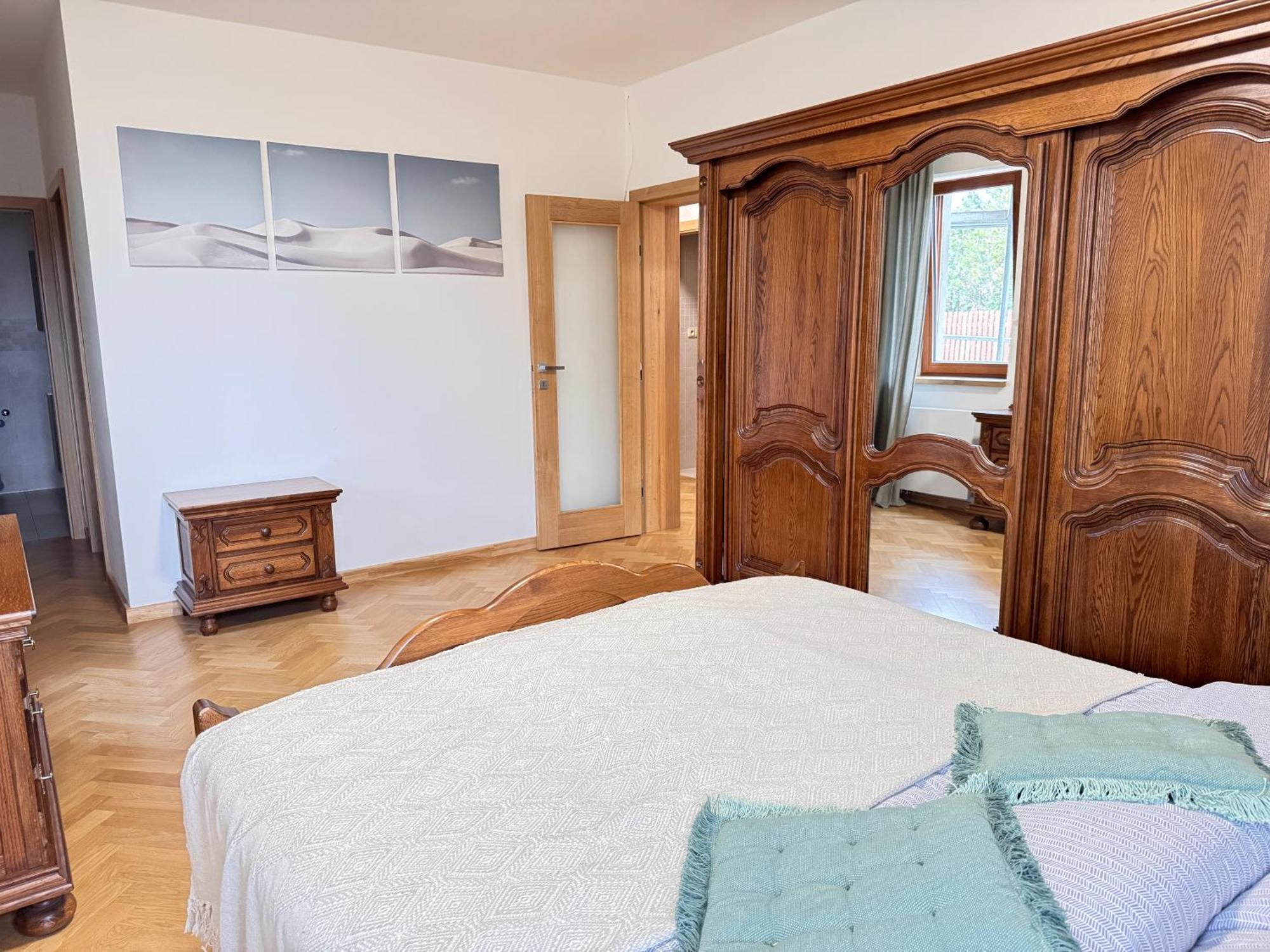 Familyvilla, New 4 Luxury Big Apartments, Parking Apartment Prague