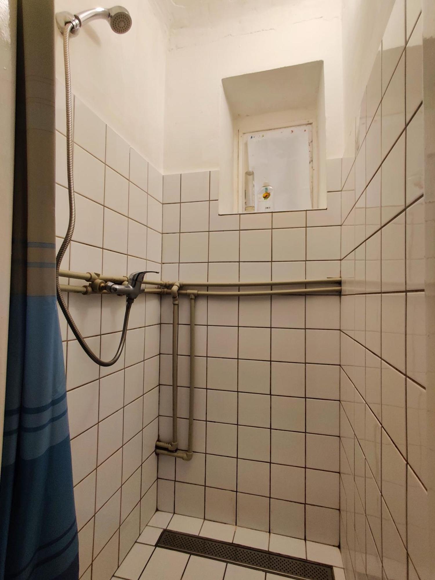 In House With Private Parking And Garden Prague