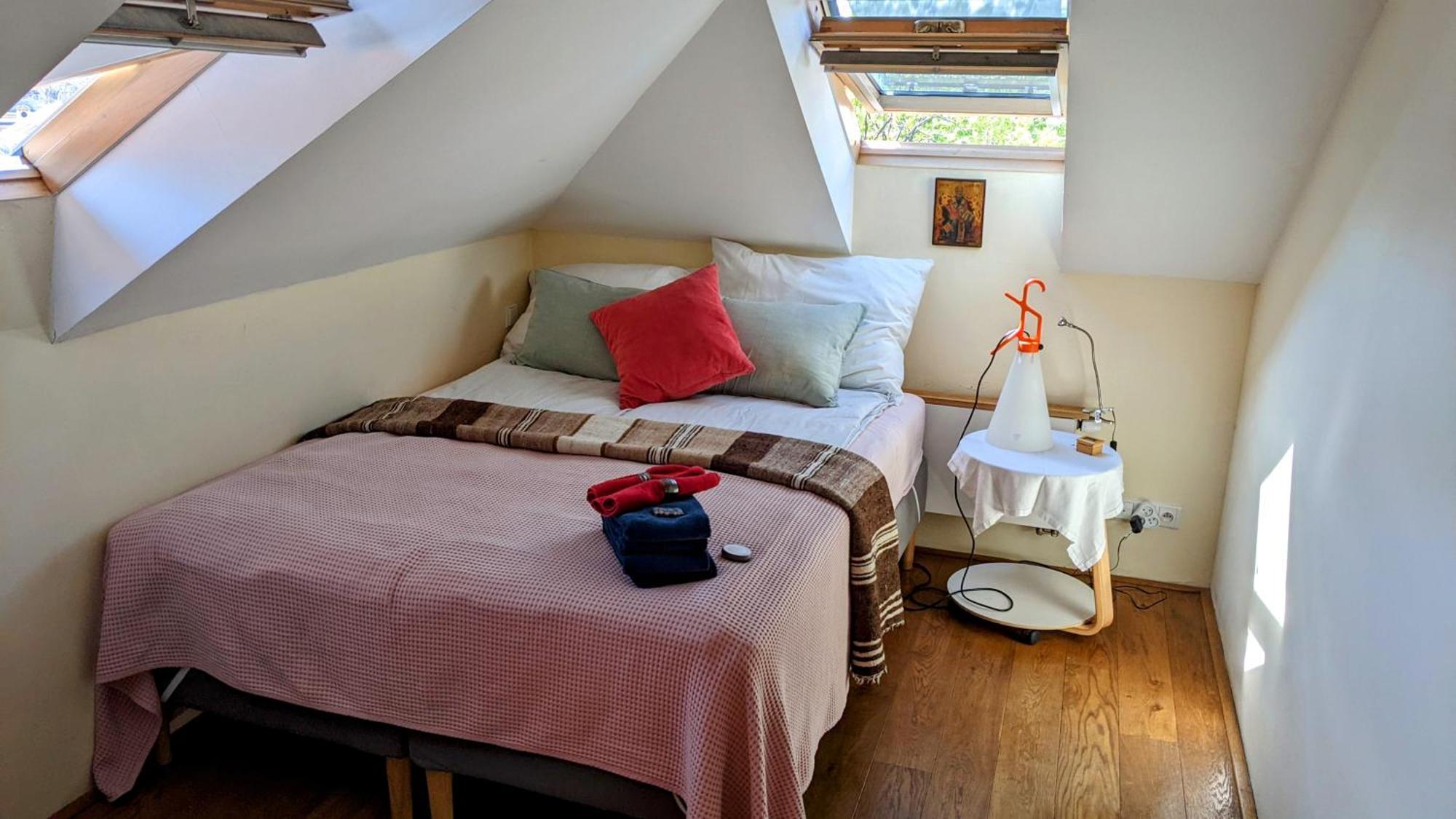 Guestrooms, Rooftop With Garden, Spacious Living Room, Character And Fireplace Gæstehus