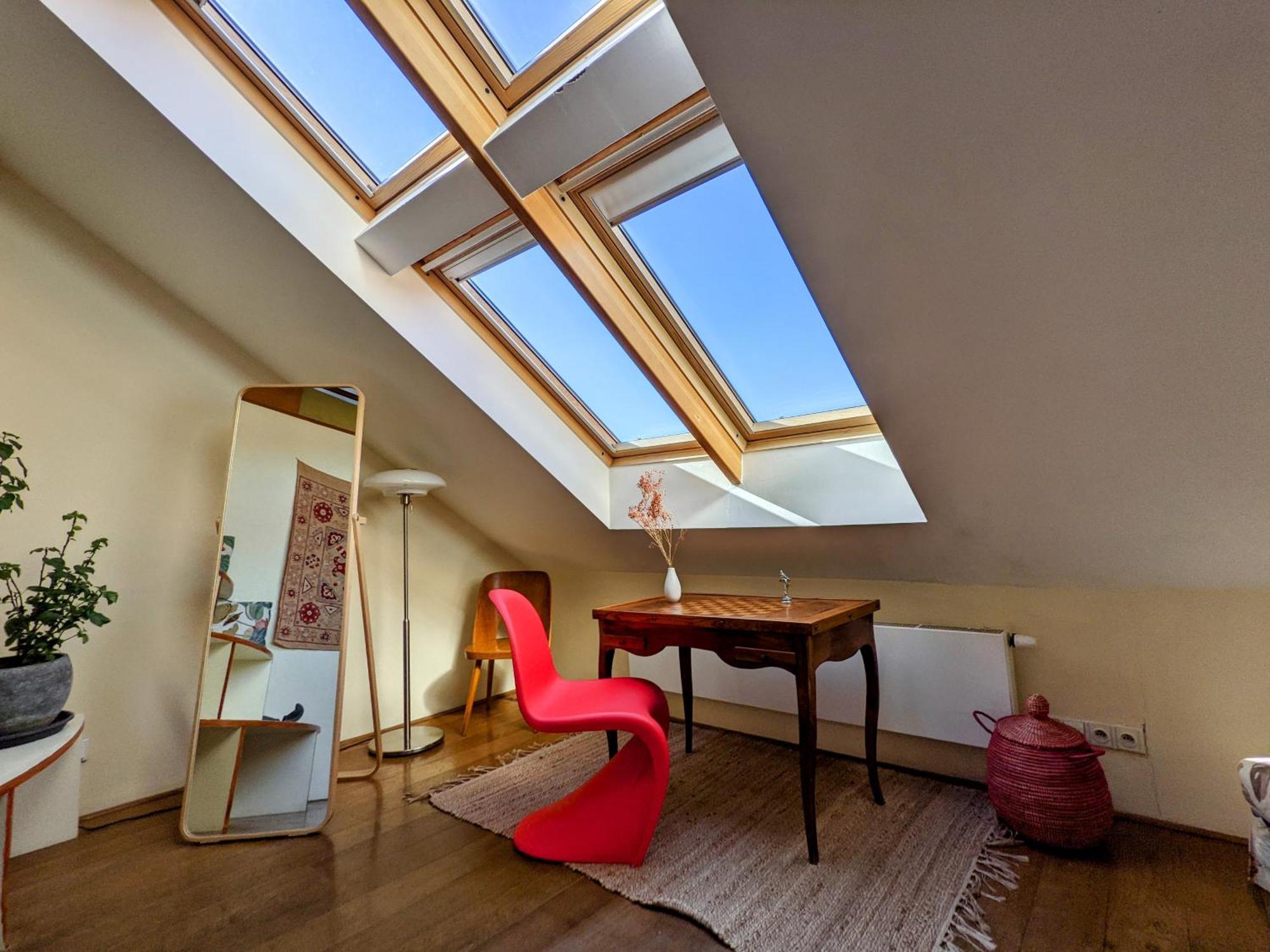 Gæstehus Guestrooms, Rooftop With Garden, Spacious Living Room, Character And Fireplace Prag